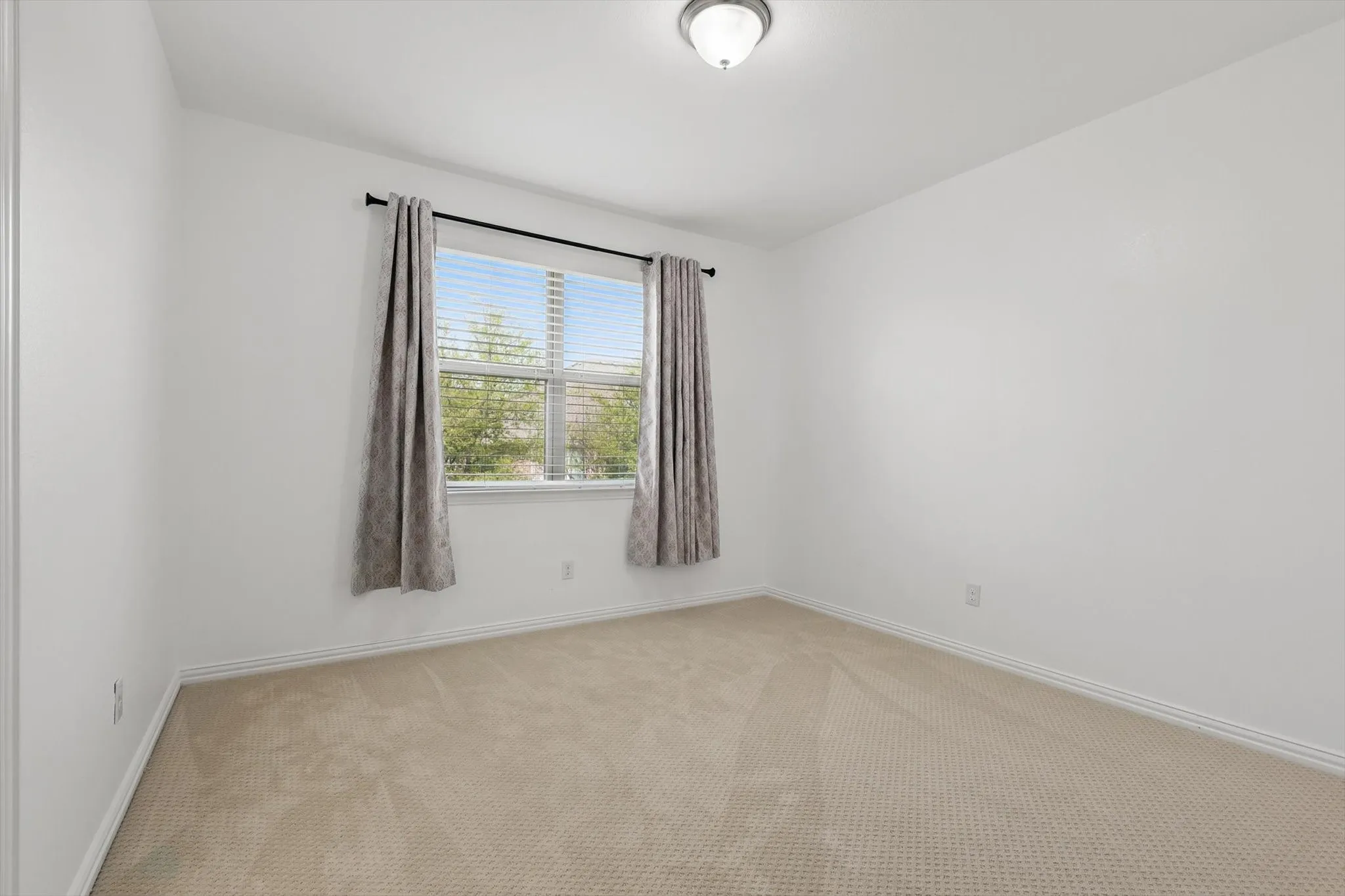 Single Family Residence For Rent in Collin County , 1605 Lisburn Drive, Mc Kinney, Texas 75071, 4 Bedrooms, 4 Bathrooms, 2 Garage spaces, 3,565 Sqft, built in 2015, Price $3,300, mls#21308475, Real Estate Agent in Mc Kinney, Homes For Rent in Collin county, Homes For Rent in Mc Kinney, Realtor in Mc Kinney Texas, Real Estate Brokerage Independent Realty Texas, Luminita Cordes Realtor