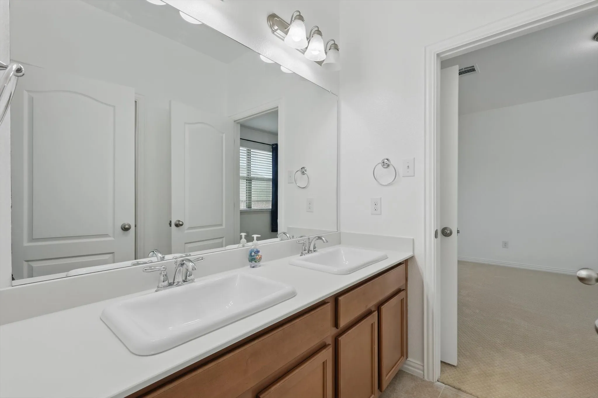 Single Family Residence For Rent in Collin County , 1605 Lisburn Drive, Mc Kinney, Texas 75071, 4 Bedrooms, 4 Bathrooms, 2 Garage spaces, 3,565 Sqft, built in 2015, Price $3,300, mls#21308475, Real Estate Agent in Mc Kinney, Homes For Rent in Collin county, Homes For Rent in Mc Kinney, Realtor in Mc Kinney Texas, Real Estate Brokerage Independent Realty Texas, Luminita Cordes Realtor