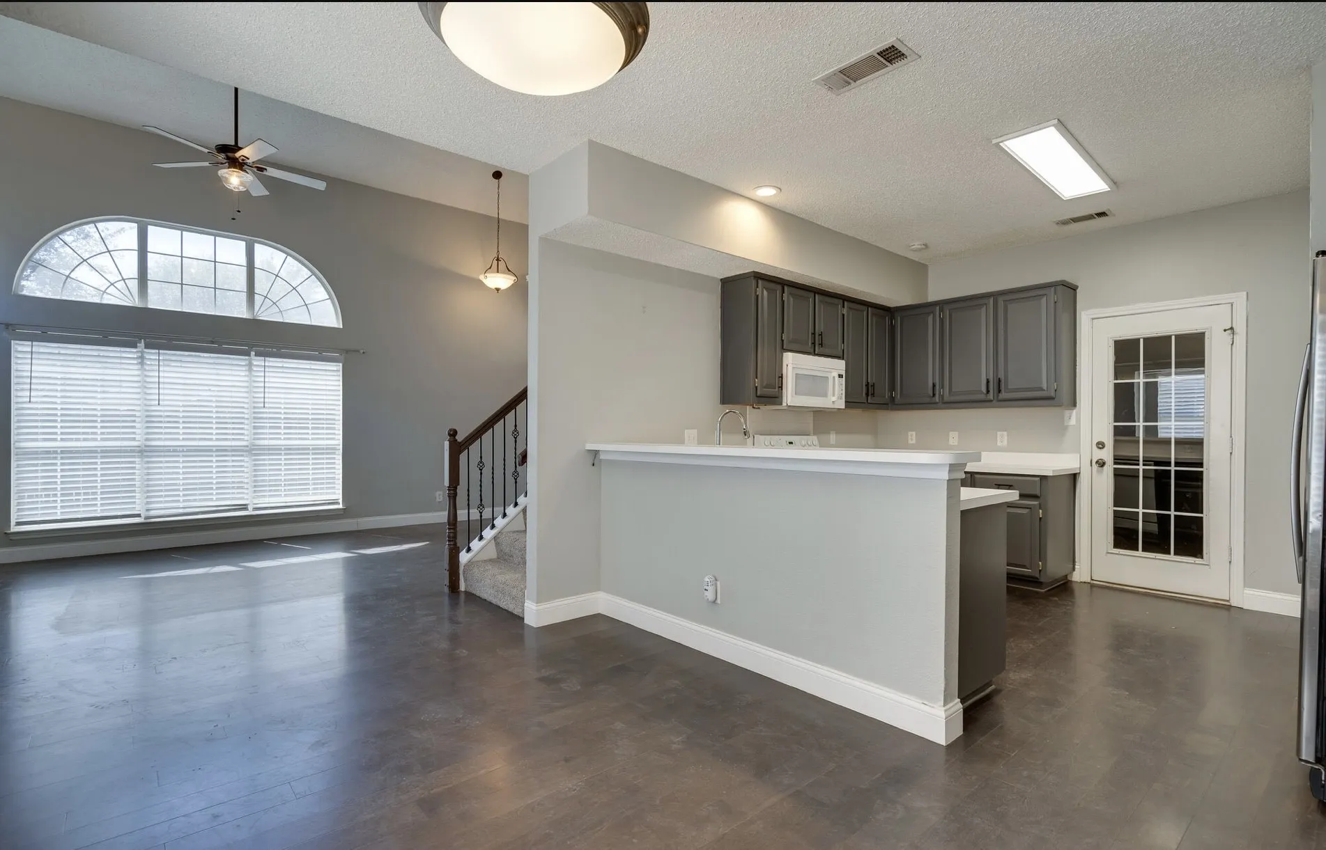 Single Family Residence For Rent in Denton County , 4156 One PLace, Flower Mound, Texas 75028, 3 Bedroom, 3 Bathroom, 2 Garage spaces, 1,475 Sqft, built in 1997, mls#21311250, Real Estate Agent in Flower Mound, Homes For Rent in Denton county, Homes For Rent in Flower Mound, Realtor in Flower Mound Texas, Real Estate Brokerage Independent Realty Texas, Luminita Cordes Realtor