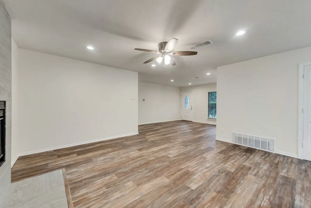 Single Family Residence For Rent in Dallas County , 901 Hudson Drive, Garland, Texas 75043, 3 Bedroom, 2 Bathroom, 2 Garage spaces, 1,221 Sqft, built in 1969, mls#21311251, Real Estate Agent in Garland, Homes For Rent in Dallas county, Homes For Rent in Garland, Realtor in Garland Texas, Real Estate Brokerage Independent Realty Texas, Luminita Cordes Realtor