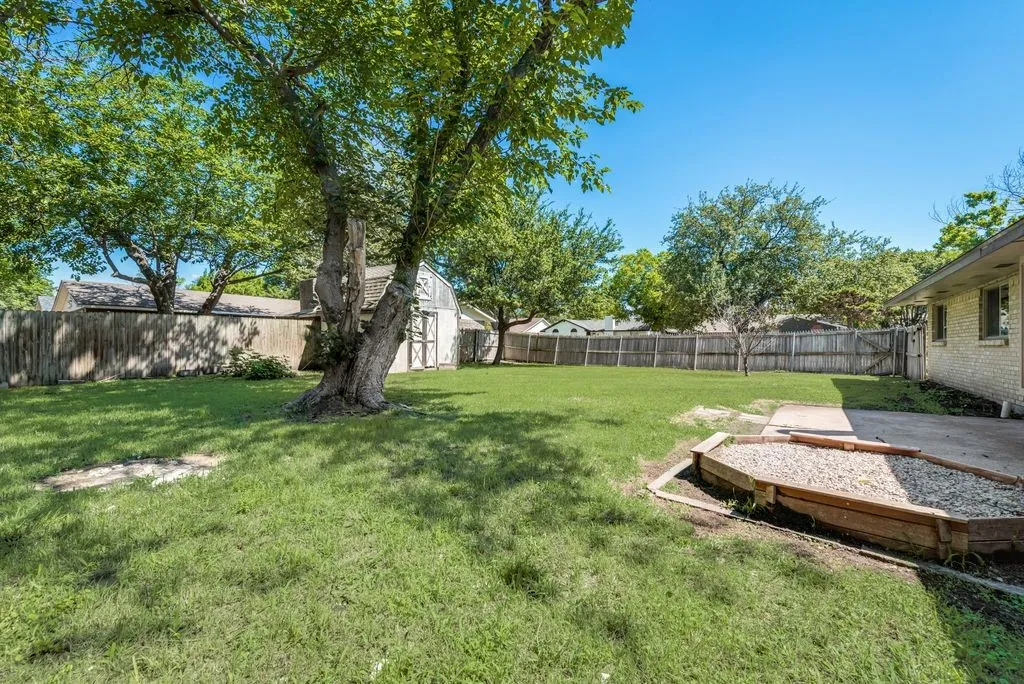Single Family Residence For Rent in Dallas County , 901 Hudson Drive, Garland, Texas 75043, 3 Bedroom, 2 Bathroom, 2 Garage spaces, 1,221 Sqft, built in 1969, mls#21311251, Real Estate Agent in Garland, Homes For Rent in Dallas county, Homes For Rent in Garland, Realtor in Garland Texas, Real Estate Brokerage Independent Realty Texas, Luminita Cordes Realtor
