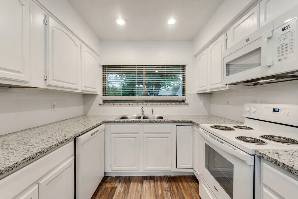 Single Family Residence For Rent in Dallas County , 901 Hudson Drive, Garland, Texas 75043, 3 Bedroom, 2 Bathroom, 2 Garage spaces, 1,221 Sqft, built in 1969, mls#21311251, Real Estate Agent in Garland, Homes For Rent in Dallas county, Homes For Rent in Garland, Realtor in Garland Texas, Real Estate Brokerage Independent Realty Texas, Luminita Cordes Realtor