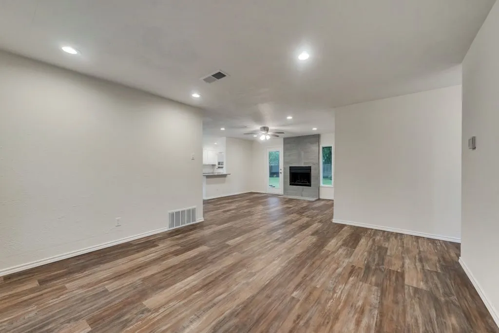Single Family Residence For Rent in Dallas County , 901 Hudson Drive, Garland, Texas 75043, 3 Bedroom, 2 Bathroom, 2 Garage spaces, 1,221 Sqft, built in 1969, mls#21311251, Real Estate Agent in Garland, Homes For Rent in Dallas county, Homes For Rent in Garland, Realtor in Garland Texas, Real Estate Brokerage Independent Realty Texas, Luminita Cordes Realtor