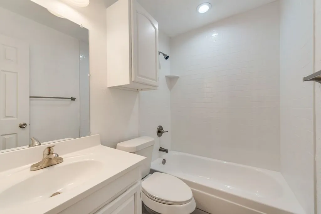 Single Family Residence For Rent in Dallas County , 901 Hudson Drive, Garland, Texas 75043, 3 Bedroom, 2 Bathroom, 2 Garage spaces, 1,221 Sqft, built in 1969, mls#21311251, Real Estate Agent in Garland, Homes For Rent in Dallas county, Homes For Rent in Garland, Realtor in Garland Texas, Real Estate Brokerage Independent Realty Texas, Luminita Cordes Realtor