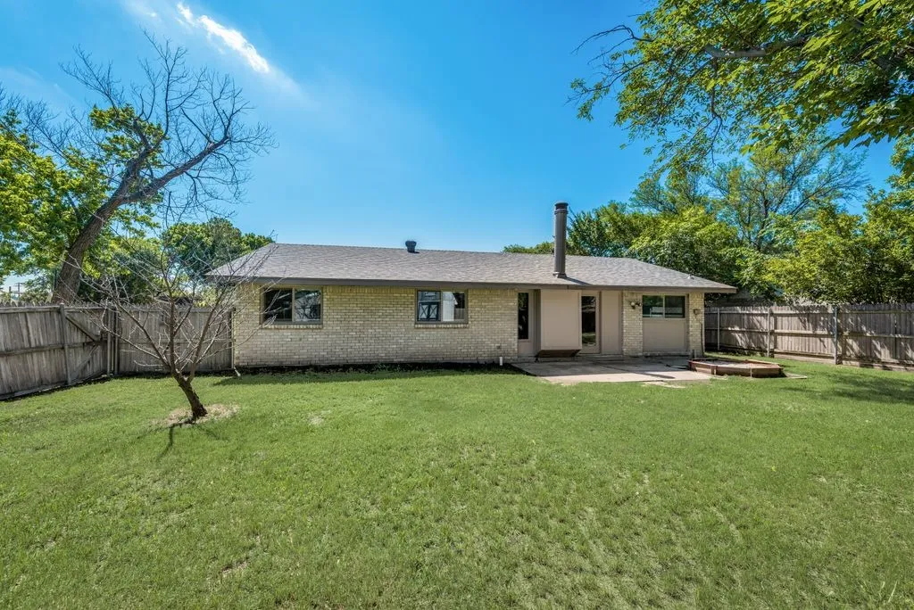 Single Family Residence For Rent in Dallas County , 901 Hudson Drive, Garland, Texas 75043, 3 Bedroom, 2 Bathroom, 2 Garage spaces, 1,221 Sqft, built in 1969, mls#21311251, Real Estate Agent in Garland, Homes For Rent in Dallas county, Homes For Rent in Garland, Realtor in Garland Texas, Real Estate Brokerage Independent Realty Texas, Luminita Cordes Realtor