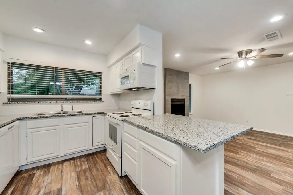 Single Family Residence For Rent in Dallas County , 901 Hudson Drive, Garland, Texas 75043, 3 Bedroom, 2 Bathroom, 2 Garage spaces, 1,221 Sqft, built in 1969, mls#21311251, Real Estate Agent in Garland, Homes For Rent in Dallas county, Homes For Rent in Garland, Realtor in Garland Texas, Real Estate Brokerage Independent Realty Texas, Luminita Cordes Realtor