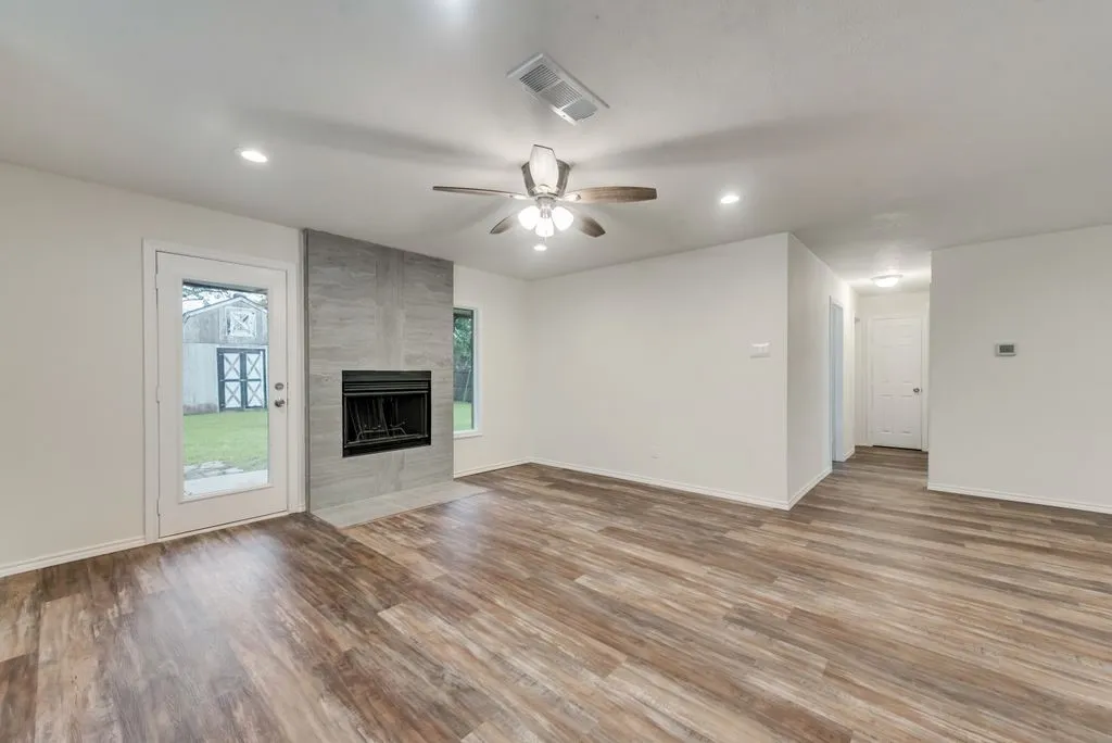 Single Family Residence For Rent in Dallas County , 901 Hudson Drive, Garland, Texas 75043, 3 Bedroom, 2 Bathroom, 2 Garage spaces, 1,221 Sqft, built in 1969, mls#21311251, Real Estate Agent in Garland, Homes For Rent in Dallas county, Homes For Rent in Garland, Realtor in Garland Texas, Real Estate Brokerage Independent Realty Texas, Luminita Cordes Realtor