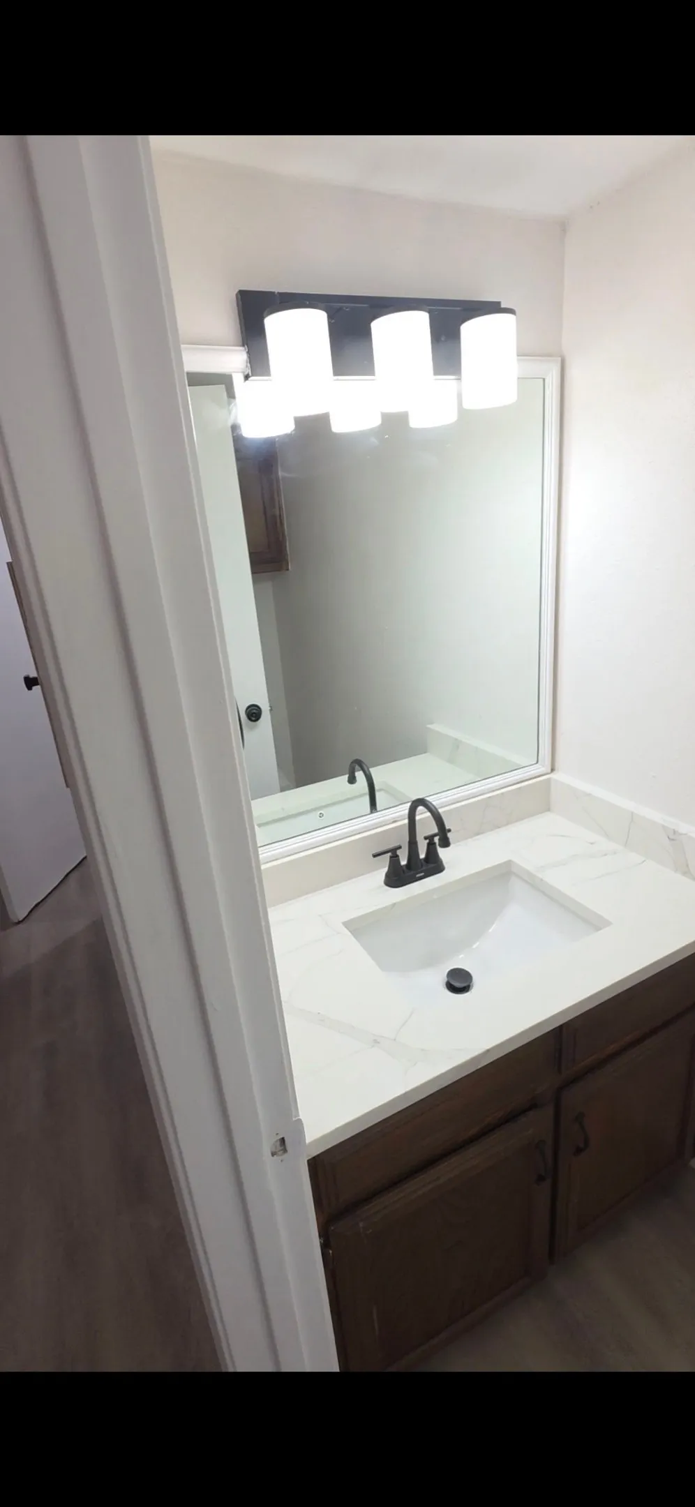 Townhouse For Sale in Dallas County , 137 Graystone Place, Duncanville, Texas 75137, 2 Bedrooms, 2 Bathrooms, Garage spaces, 1,024 Sqft, built in 1982, Price $195,000, mls#21305648, Real Estate Agent in Duncanville, Homes For Sale in Dallas county, Homes For Sale in Duncanville, Realtor in Duncanville Texas, Real Estate Brokerage Independent Realty Texas, Luminita Cordes Realtor
