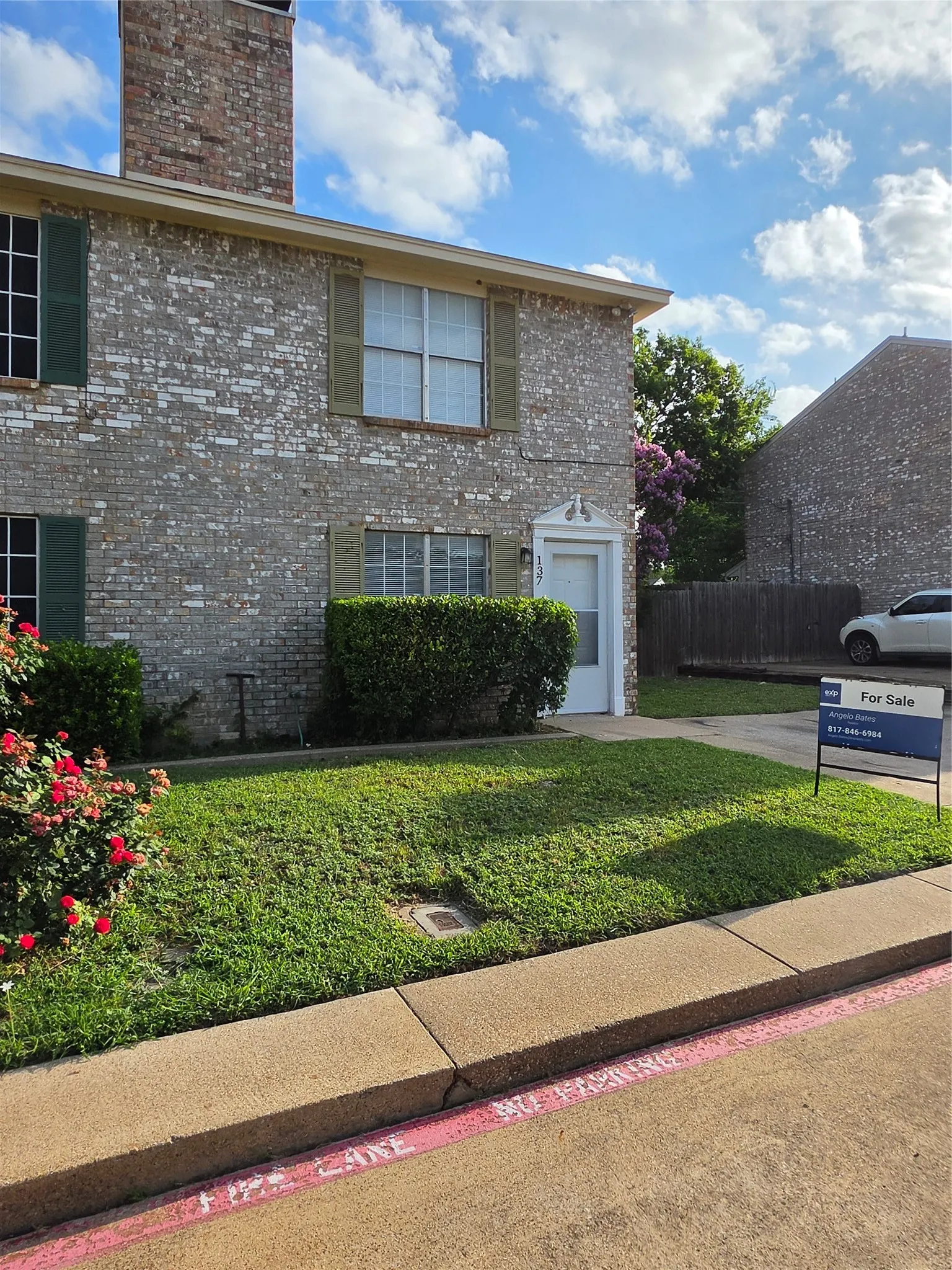 Townhouse For Sale in Dallas County , 137 Graystone Place, Duncanville, Texas 75137, 2 Bedrooms, 2 Bathrooms, Garage spaces, 1,024 Sqft, built in 1982, Price $195,000, mls#21305648, Real Estate Agent in Duncanville, Homes For Sale in Dallas county, Homes For Sale in Duncanville, Realtor in Duncanville Texas, Real Estate Brokerage Independent Realty Texas, Luminita Cordes Realtor