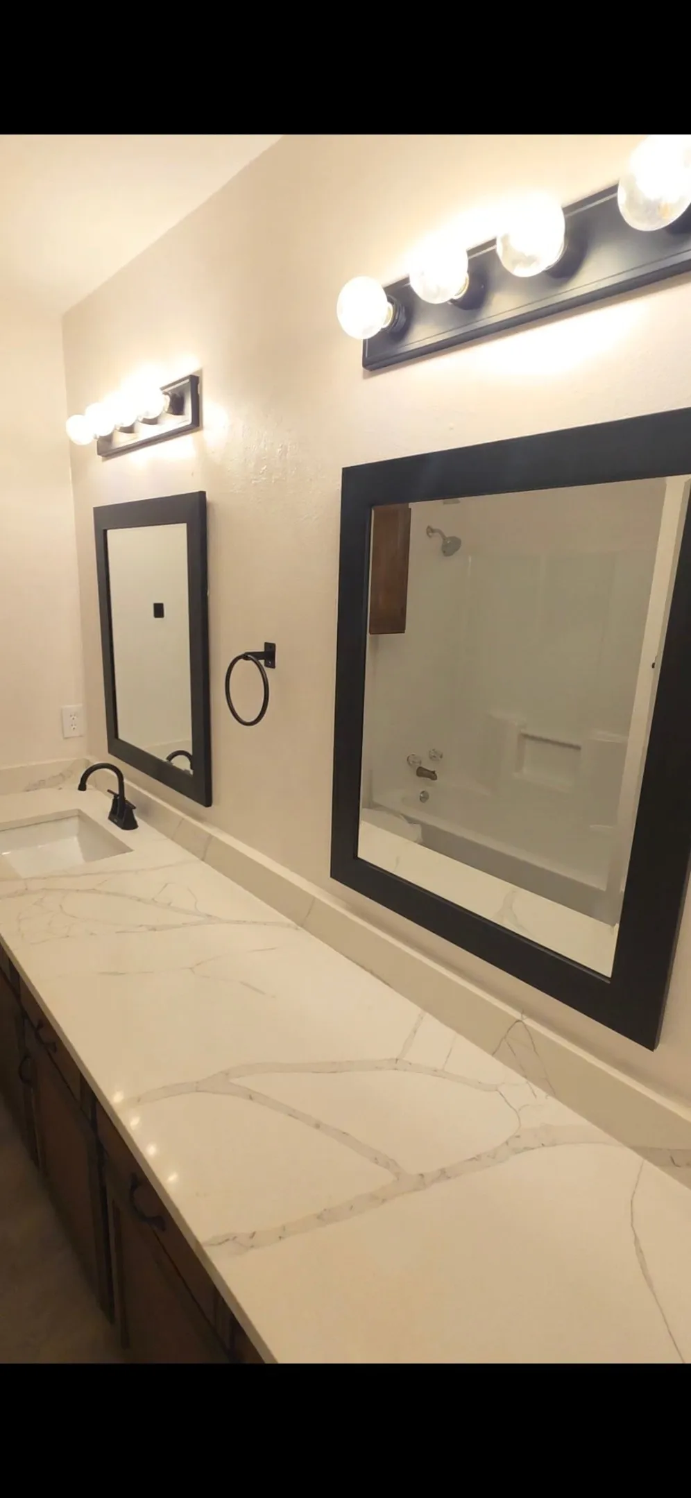 Townhouse For Sale in Dallas County , 137 Graystone Place, Duncanville, Texas 75137, 2 Bedrooms, 2 Bathrooms, Garage spaces, 1,024 Sqft, built in 1982, Price $195,000, mls#21305648, Real Estate Agent in Duncanville, Homes For Sale in Dallas county, Homes For Sale in Duncanville, Realtor in Duncanville Texas, Real Estate Brokerage Independent Realty Texas, Luminita Cordes Realtor