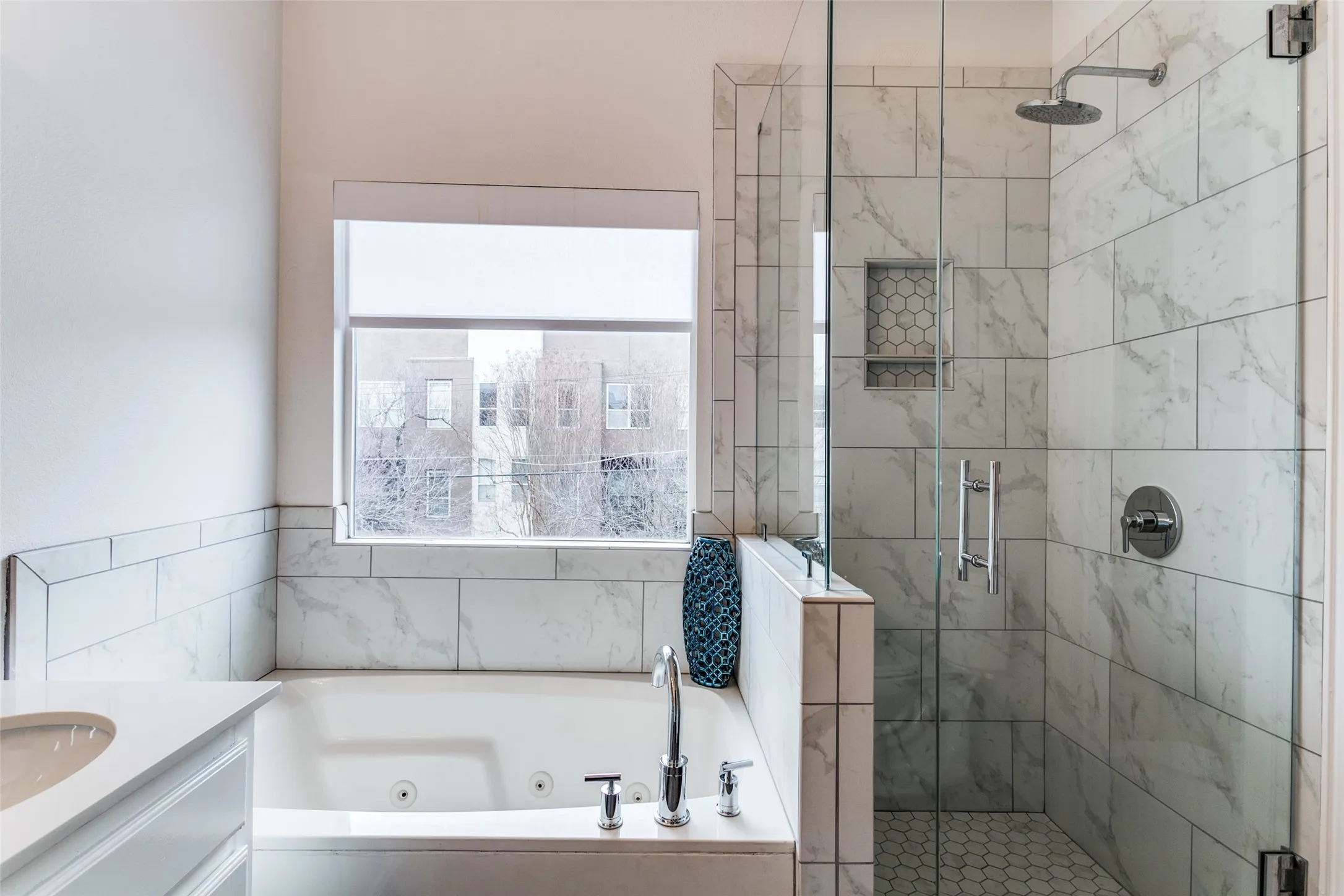 For Sale in Dallas County , 5702 Hudson Street 2, Dallas, Texas 75206, 2 Bedrooms, 3 Bathrooms, 2 Garage spaces, 1,235 Sqft, built in 2005, Price $460,000, mls#21311258, Real Estate Agent in Dallas, Homes For Sale in Dallas county, Homes For Sale in Dallas, Realtor in Dallas Texas, Real Estate Brokerage Independent Realty Texas, Luminita Cordes Realtor
