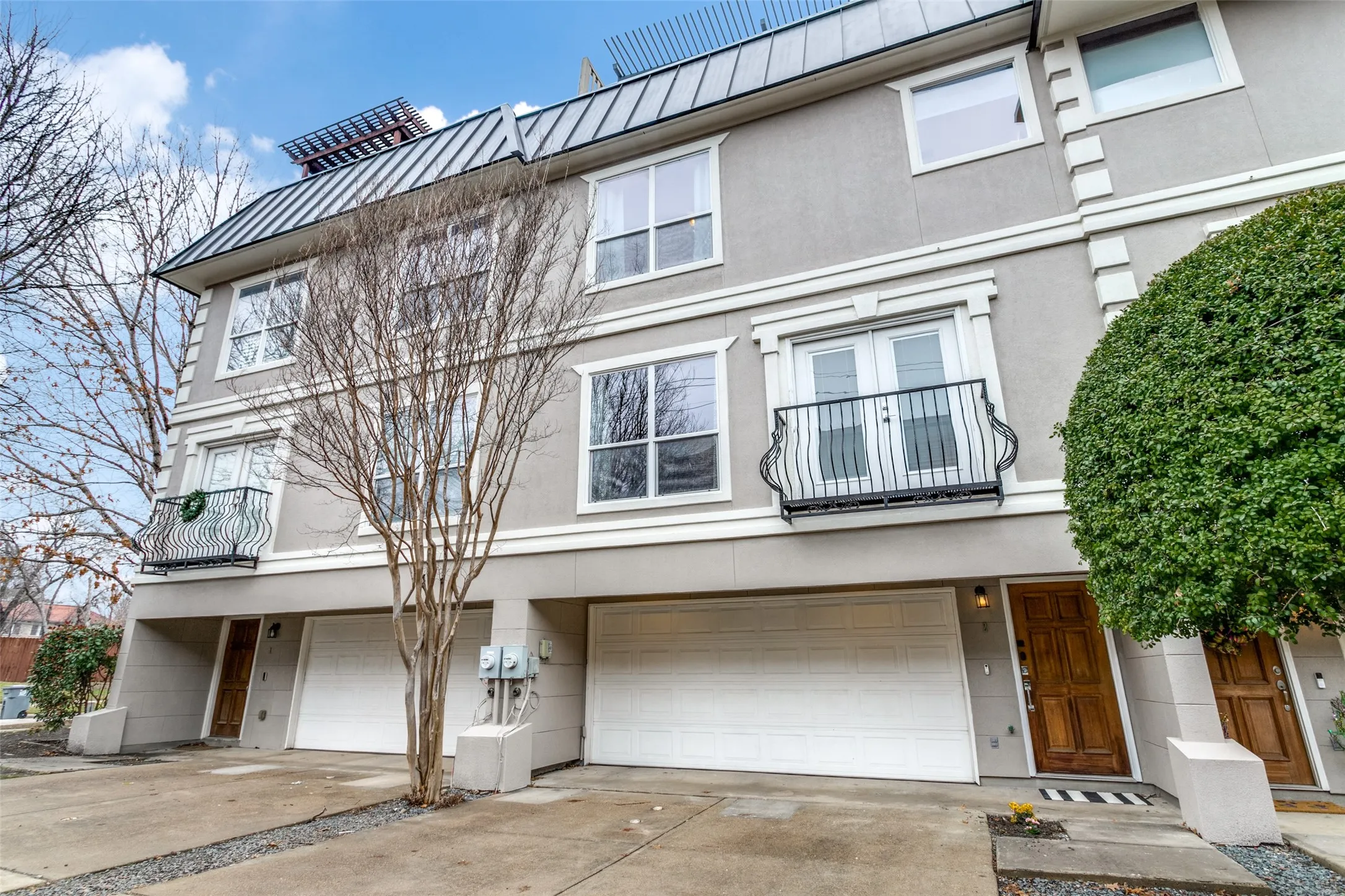 For Sale in Dallas County , 5702 Hudson Street 2, Dallas, Texas 75206, 2 Bedrooms, 3 Bathrooms, 2 Garage spaces, 1,235 Sqft, built in 2005, Price $460,000, mls#21311258, Real Estate Agent in Dallas, Homes For Sale in Dallas county, Homes For Sale in Dallas, Realtor in Dallas Texas, Real Estate Brokerage Independent Realty Texas, Luminita Cordes Realtor