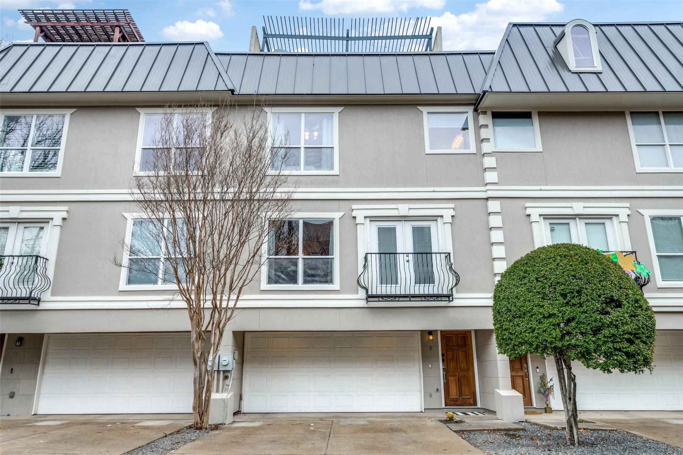 For Sale in Dallas County , 5702 Hudson Street 2, Dallas, Texas 75206, 2 Bedrooms, 3 Bathrooms, 2 Garage spaces, 1,235 Sqft, built in 2005, Price $460,000, mls#21311258, Real Estate Agent in Dallas, Homes For Sale in Dallas county, Homes For Sale in Dallas, Realtor in Dallas Texas, Real Estate Brokerage Independent Realty Texas, Luminita Cordes Realtor