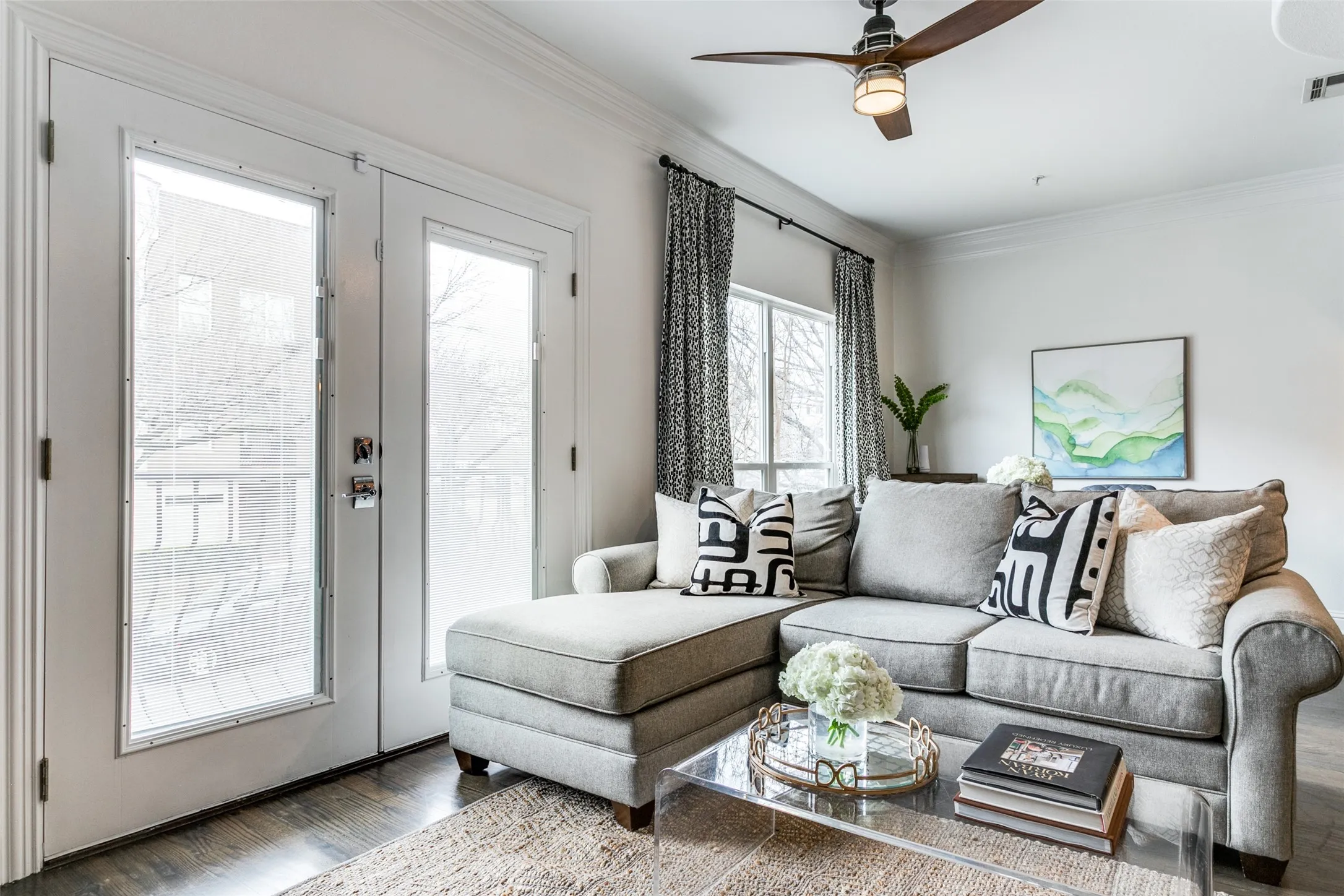For Sale in Dallas County , 5702 Hudson Street 2, Dallas, Texas 75206, 2 Bedrooms, 3 Bathrooms, 2 Garage spaces, 1,235 Sqft, built in 2005, Price $460,000, mls#21311258, Real Estate Agent in Dallas, Homes For Sale in Dallas county, Homes For Sale in Dallas, Realtor in Dallas Texas, Real Estate Brokerage Independent Realty Texas, Luminita Cordes Realtor
