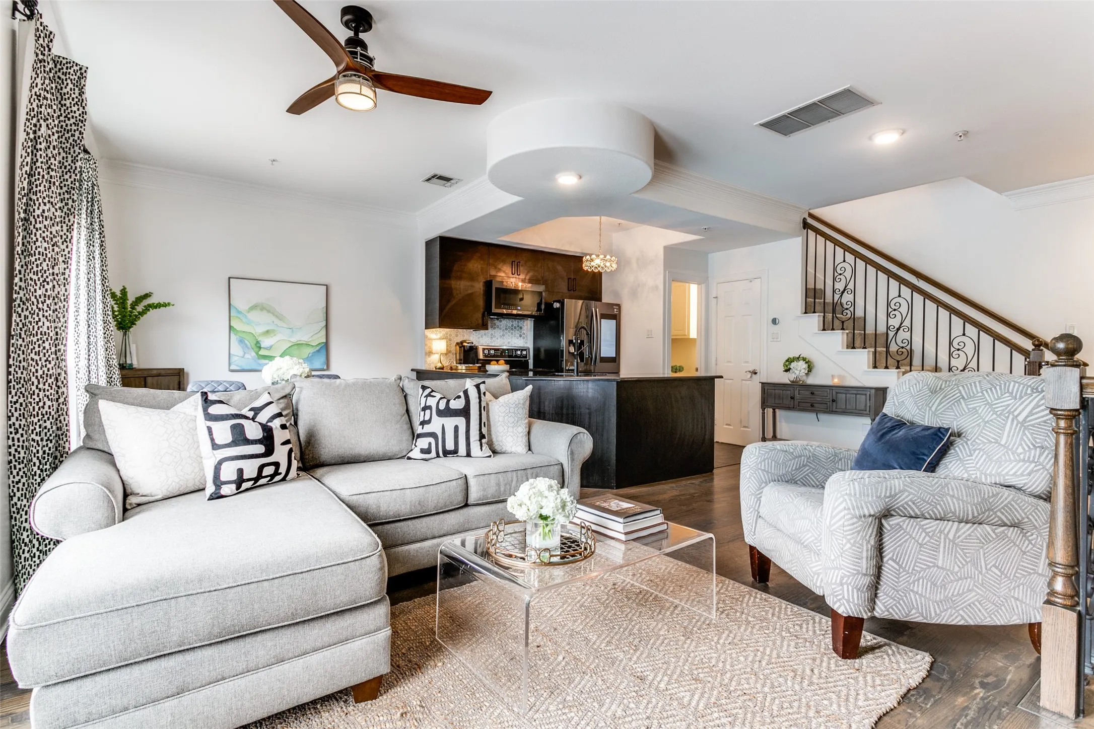 For Sale in Dallas County , 5702 Hudson Street 2, Dallas, Texas 75206, 2 Bedrooms, 3 Bathrooms, 2 Garage spaces, 1,235 Sqft, built in 2005, Price $460,000, mls#21311258, Real Estate Agent in Dallas, Homes For Sale in Dallas county, Homes For Sale in Dallas, Realtor in Dallas Texas, Real Estate Brokerage Independent Realty Texas, Luminita Cordes Realtor