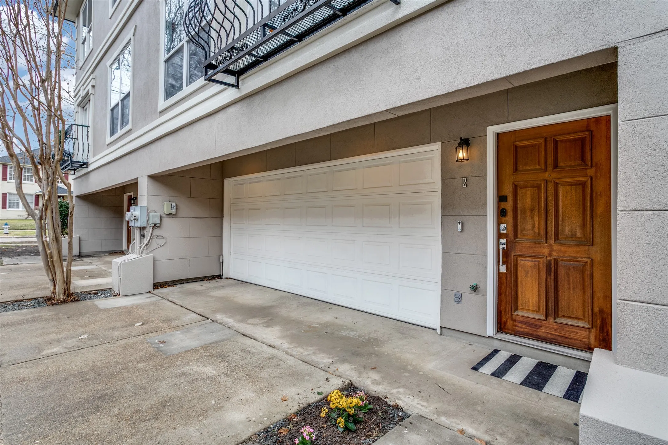 For Sale in Dallas County , 5702 Hudson Street 2, Dallas, Texas 75206, 2 Bedrooms, 3 Bathrooms, 2 Garage spaces, 1,235 Sqft, built in 2005, Price $460,000, mls#21311258, Real Estate Agent in Dallas, Homes For Sale in Dallas county, Homes For Sale in Dallas, Realtor in Dallas Texas, Real Estate Brokerage Independent Realty Texas, Luminita Cordes Realtor