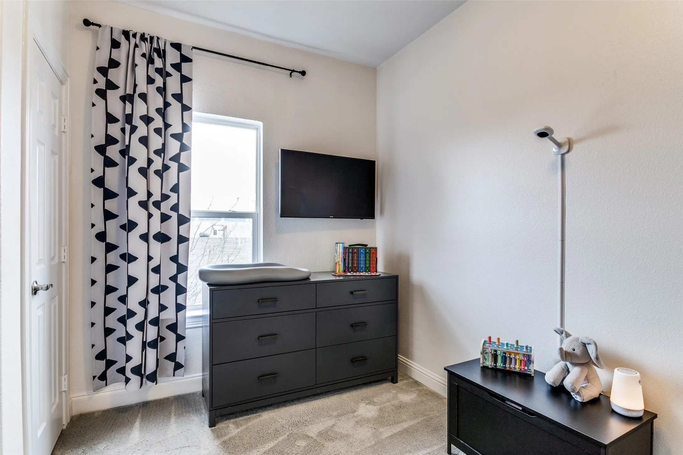 For Sale in Dallas County , 5702 Hudson Street 2, Dallas, Texas 75206, 2 Bedrooms, 3 Bathrooms, 2 Garage spaces, 1,235 Sqft, built in 2005, Price $460,000, mls#21311258, Real Estate Agent in Dallas, Homes For Sale in Dallas county, Homes For Sale in Dallas, Realtor in Dallas Texas, Real Estate Brokerage Independent Realty Texas, Luminita Cordes Realtor