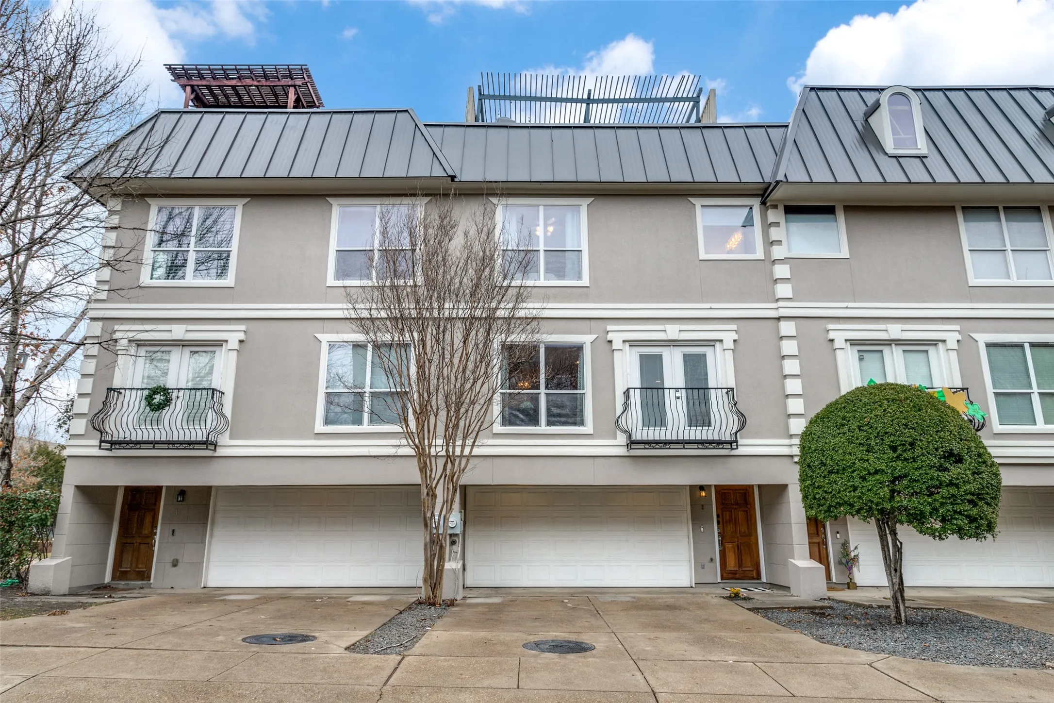 For Sale in Dallas County , 5702 Hudson Street 2, Dallas, Texas 75206, 2 Bedrooms, 3 Bathrooms, 2 Garage spaces, 1,235 Sqft, built in 2005, Price $460,000, mls#21311258, Real Estate Agent in Dallas, Homes For Sale in Dallas county, Homes For Sale in Dallas, Realtor in Dallas Texas, Real Estate Brokerage Independent Realty Texas, Luminita Cordes Realtor