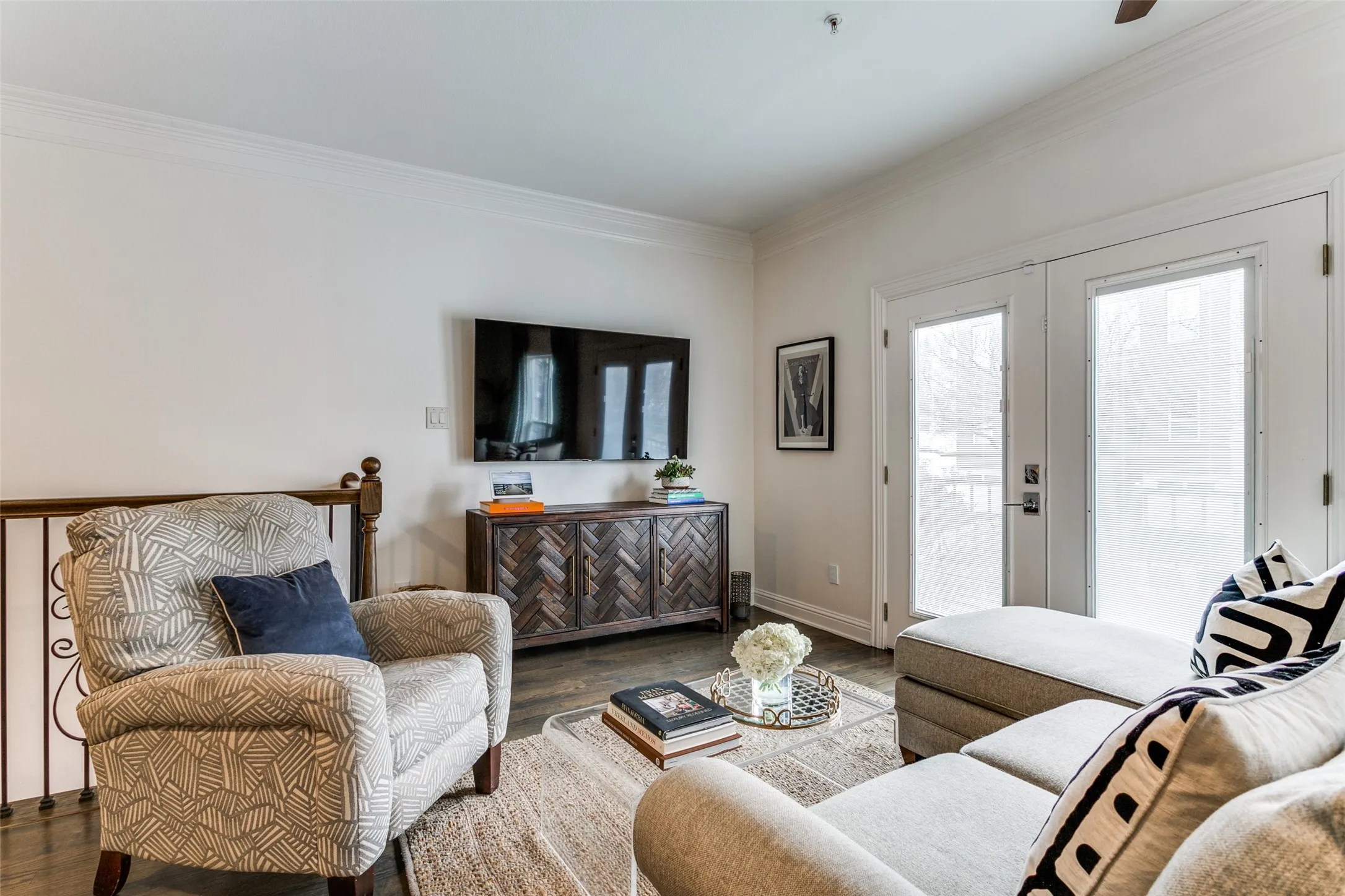 For Sale in Dallas County , 5702 Hudson Street 2, Dallas, Texas 75206, 2 Bedrooms, 3 Bathrooms, 2 Garage spaces, 1,235 Sqft, built in 2005, Price $460,000, mls#21311258, Real Estate Agent in Dallas, Homes For Sale in Dallas county, Homes For Sale in Dallas, Realtor in Dallas Texas, Real Estate Brokerage Independent Realty Texas, Luminita Cordes Realtor