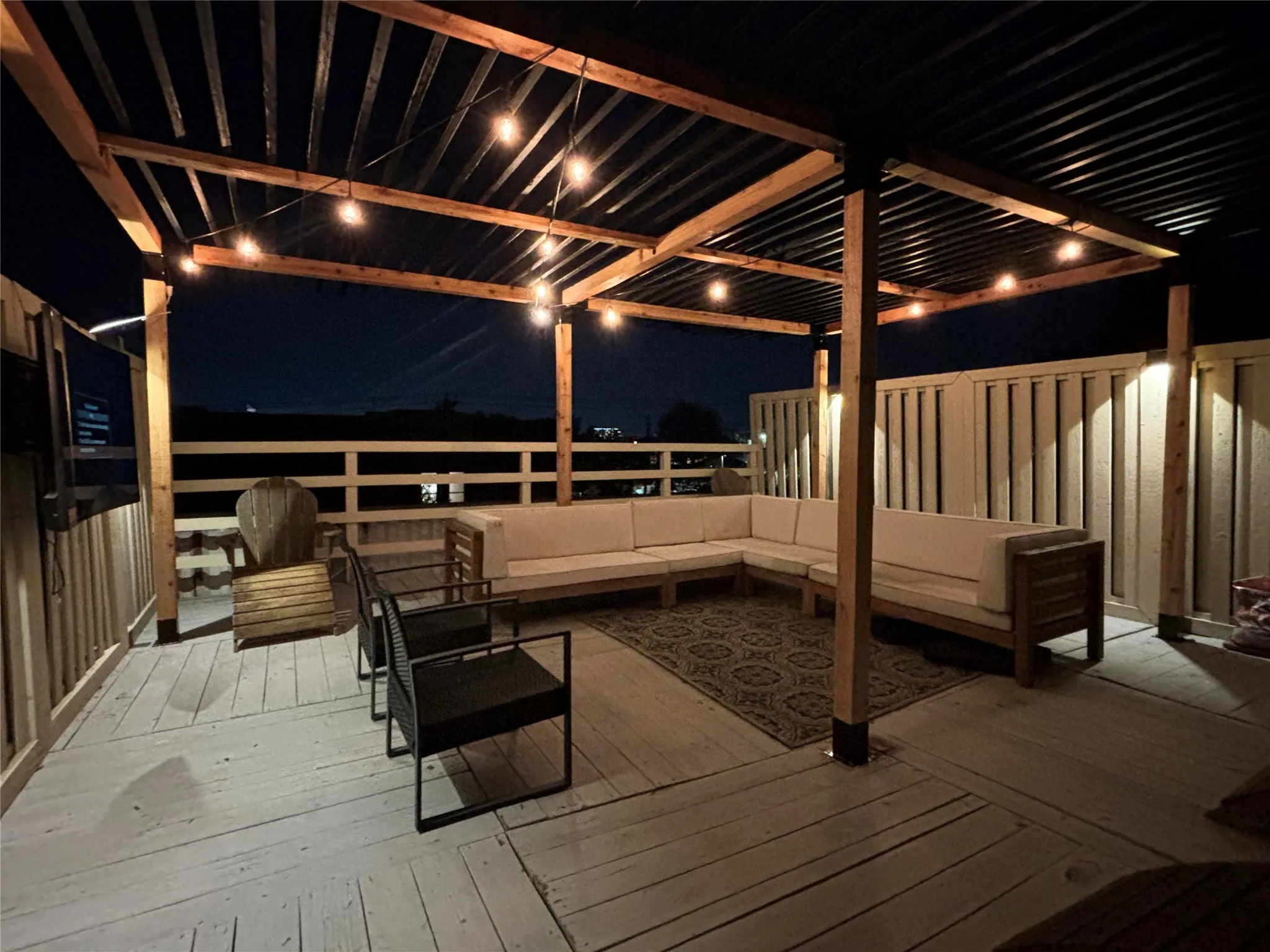For Sale in Dallas County , 5702 Hudson Street 2, Dallas, Texas 75206, 2 Bedrooms, 3 Bathrooms, 2 Garage spaces, 1,235 Sqft, built in 2005, Price $460,000, mls#21311258, Real Estate Agent in Dallas, Homes For Sale in Dallas county, Homes For Sale in Dallas, Realtor in Dallas Texas, Real Estate Brokerage Independent Realty Texas, Luminita Cordes Realtor