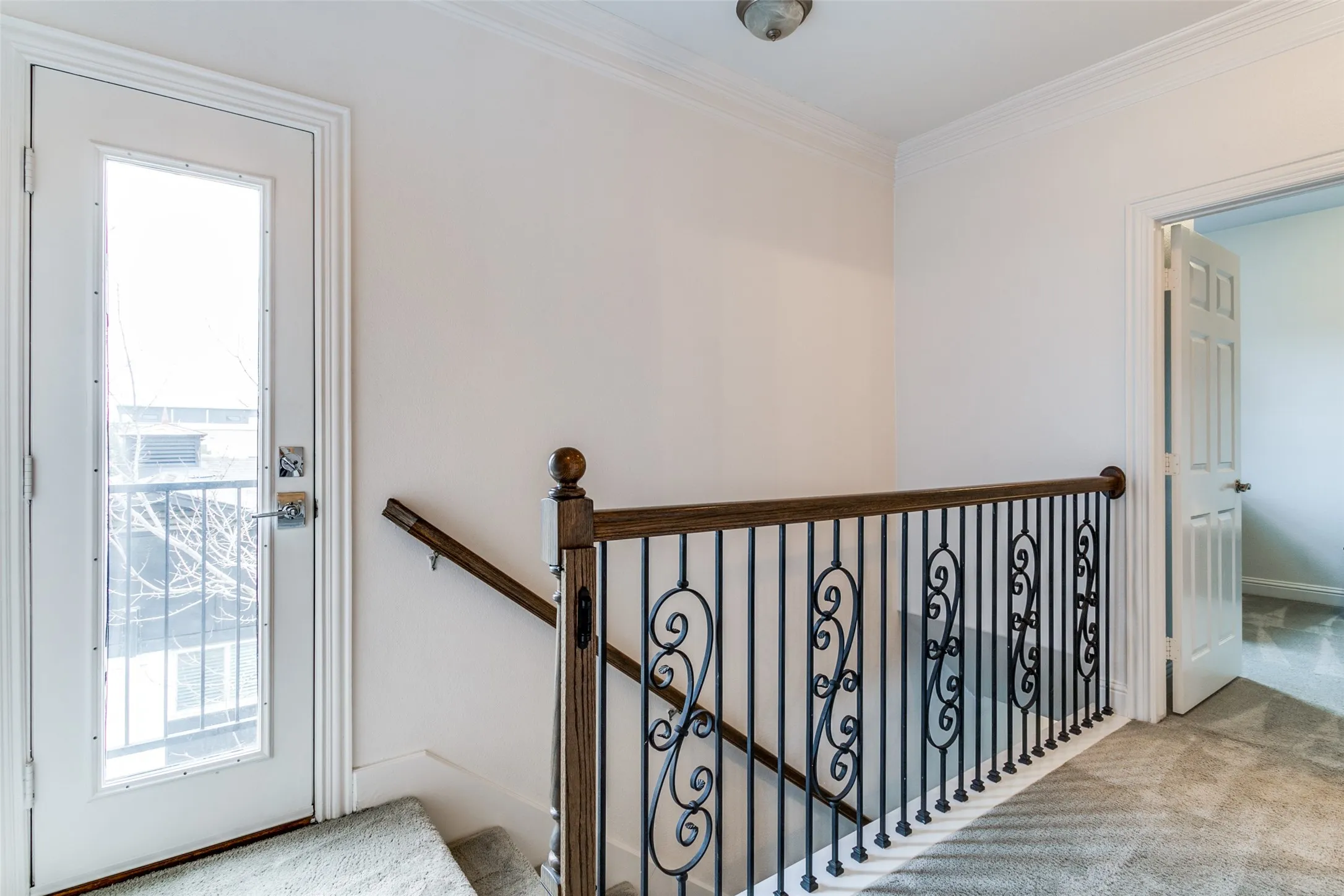 For Sale in Dallas County , 5702 Hudson Street 2, Dallas, Texas 75206, 2 Bedrooms, 3 Bathrooms, 2 Garage spaces, 1,235 Sqft, built in 2005, Price $460,000, mls#21311258, Real Estate Agent in Dallas, Homes For Sale in Dallas county, Homes For Sale in Dallas, Realtor in Dallas Texas, Real Estate Brokerage Independent Realty Texas, Luminita Cordes Realtor