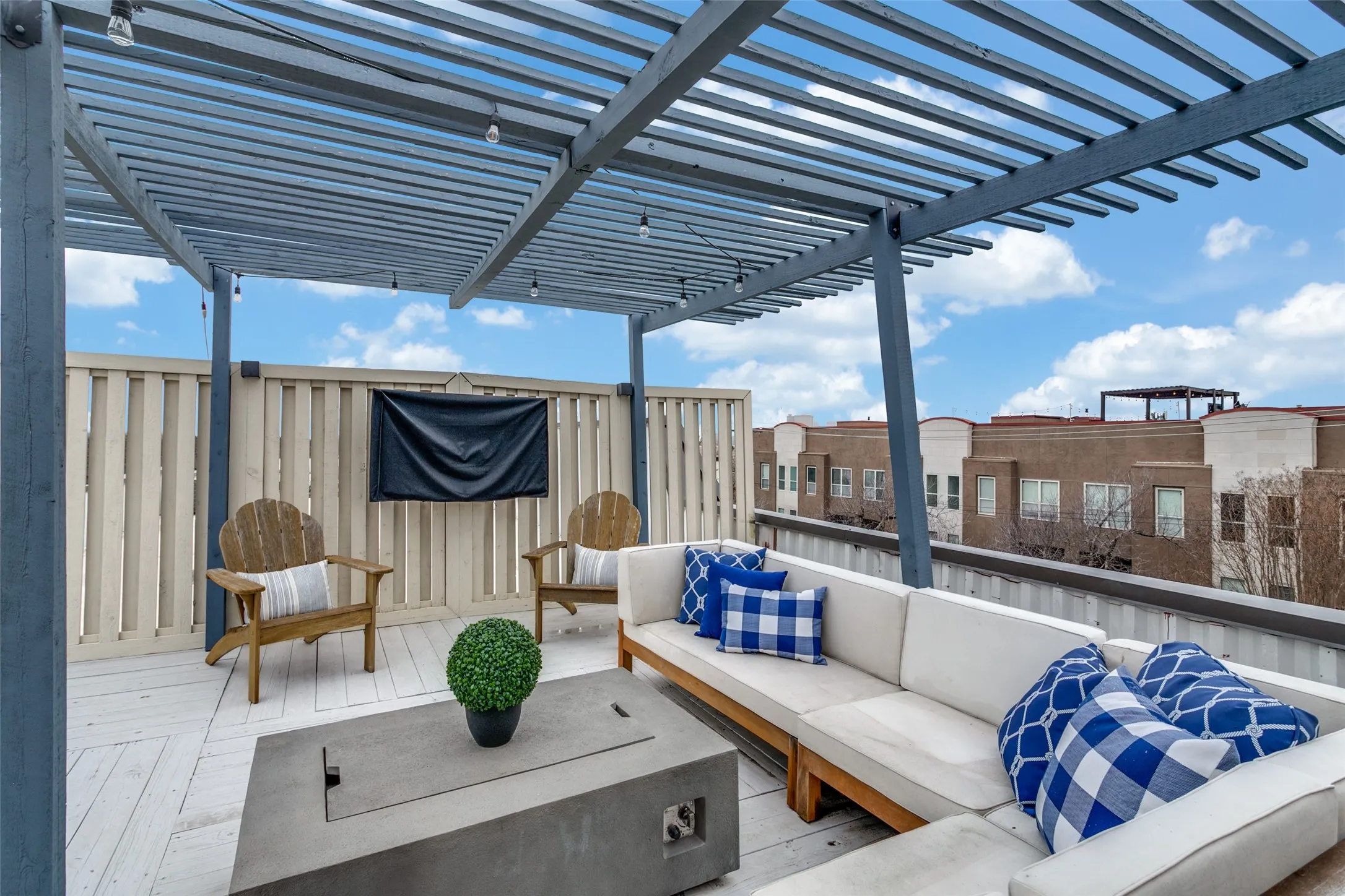 For Sale in Dallas County , 5702 Hudson Street 2, Dallas, Texas 75206, 2 Bedrooms, 3 Bathrooms, 2 Garage spaces, 1,235 Sqft, built in 2005, Price $460,000, mls#21311258, Real Estate Agent in Dallas, Homes For Sale in Dallas county, Homes For Sale in Dallas, Realtor in Dallas Texas, Real Estate Brokerage Independent Realty Texas, Luminita Cordes Realtor