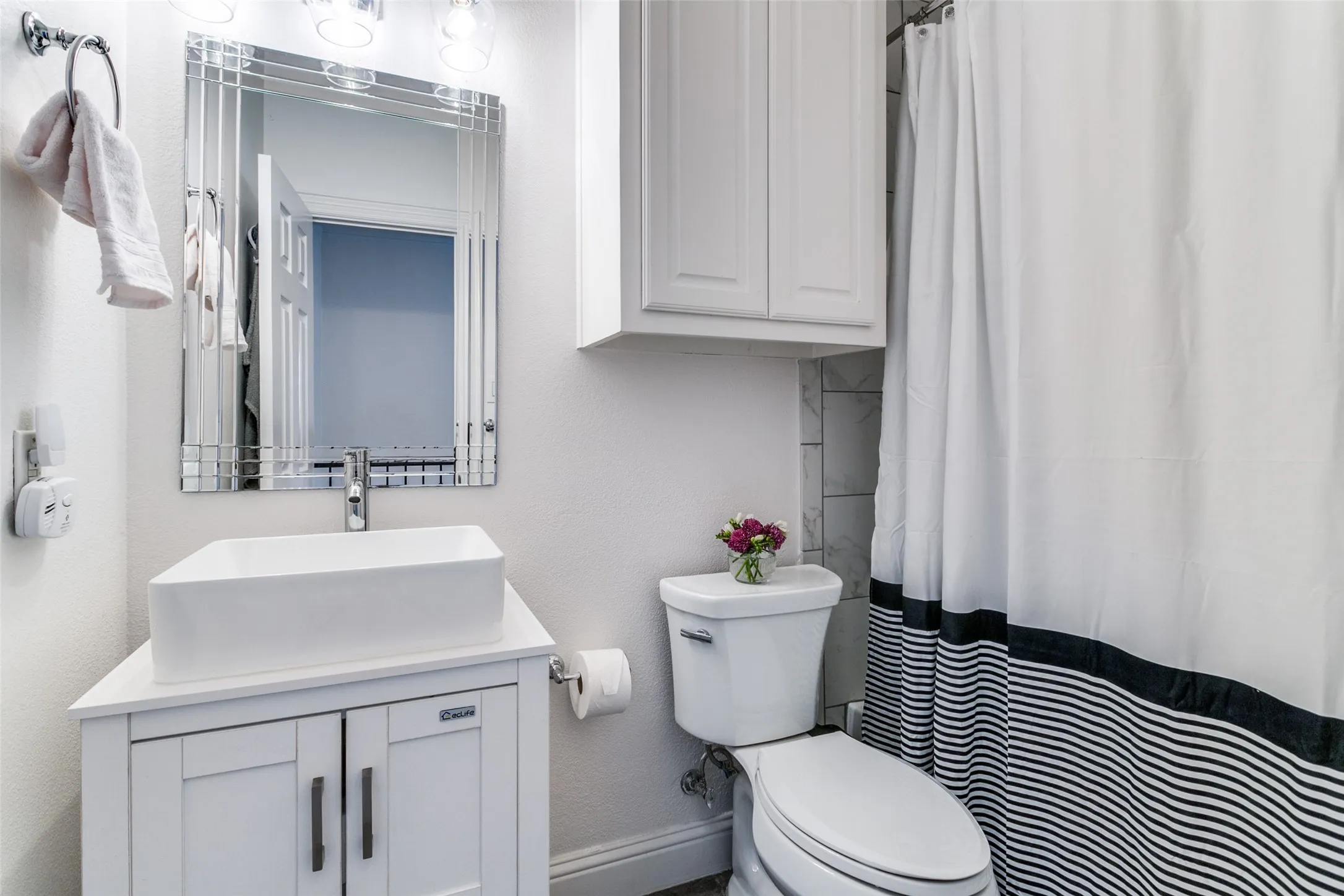 For Sale in Dallas County , 5702 Hudson Street 2, Dallas, Texas 75206, 2 Bedrooms, 3 Bathrooms, 2 Garage spaces, 1,235 Sqft, built in 2005, Price $460,000, mls#21311258, Real Estate Agent in Dallas, Homes For Sale in Dallas county, Homes For Sale in Dallas, Realtor in Dallas Texas, Real Estate Brokerage Independent Realty Texas, Luminita Cordes Realtor