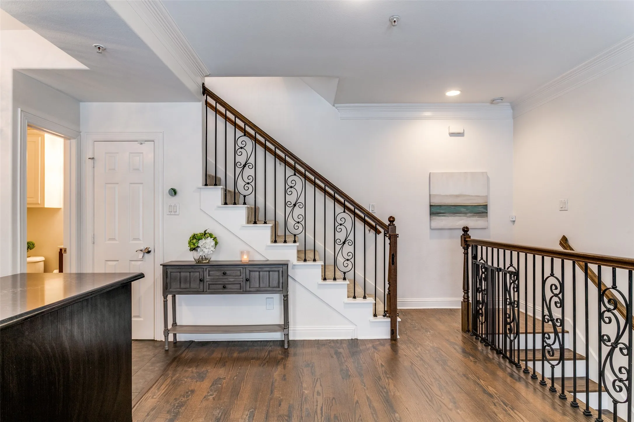 For Sale in Dallas County , 5702 Hudson Street 2, Dallas, Texas 75206, 2 Bedrooms, 3 Bathrooms, 2 Garage spaces, 1,235 Sqft, built in 2005, Price $460,000, mls#21311258, Real Estate Agent in Dallas, Homes For Sale in Dallas county, Homes For Sale in Dallas, Realtor in Dallas Texas, Real Estate Brokerage Independent Realty Texas, Luminita Cordes Realtor
