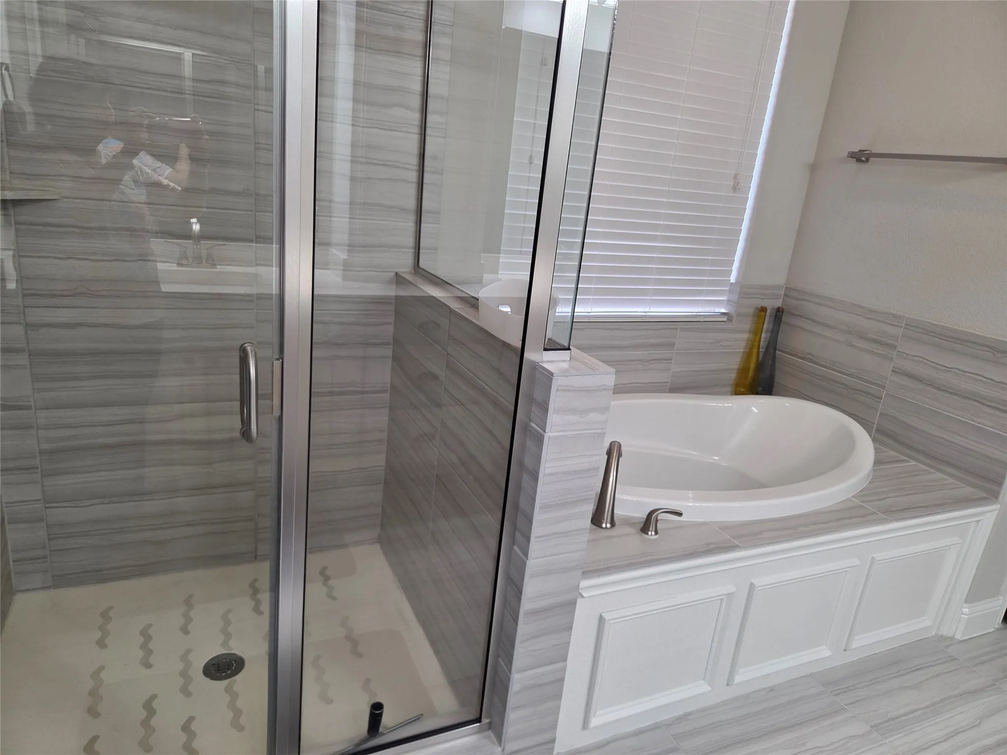 Inviting garden tub and shower/