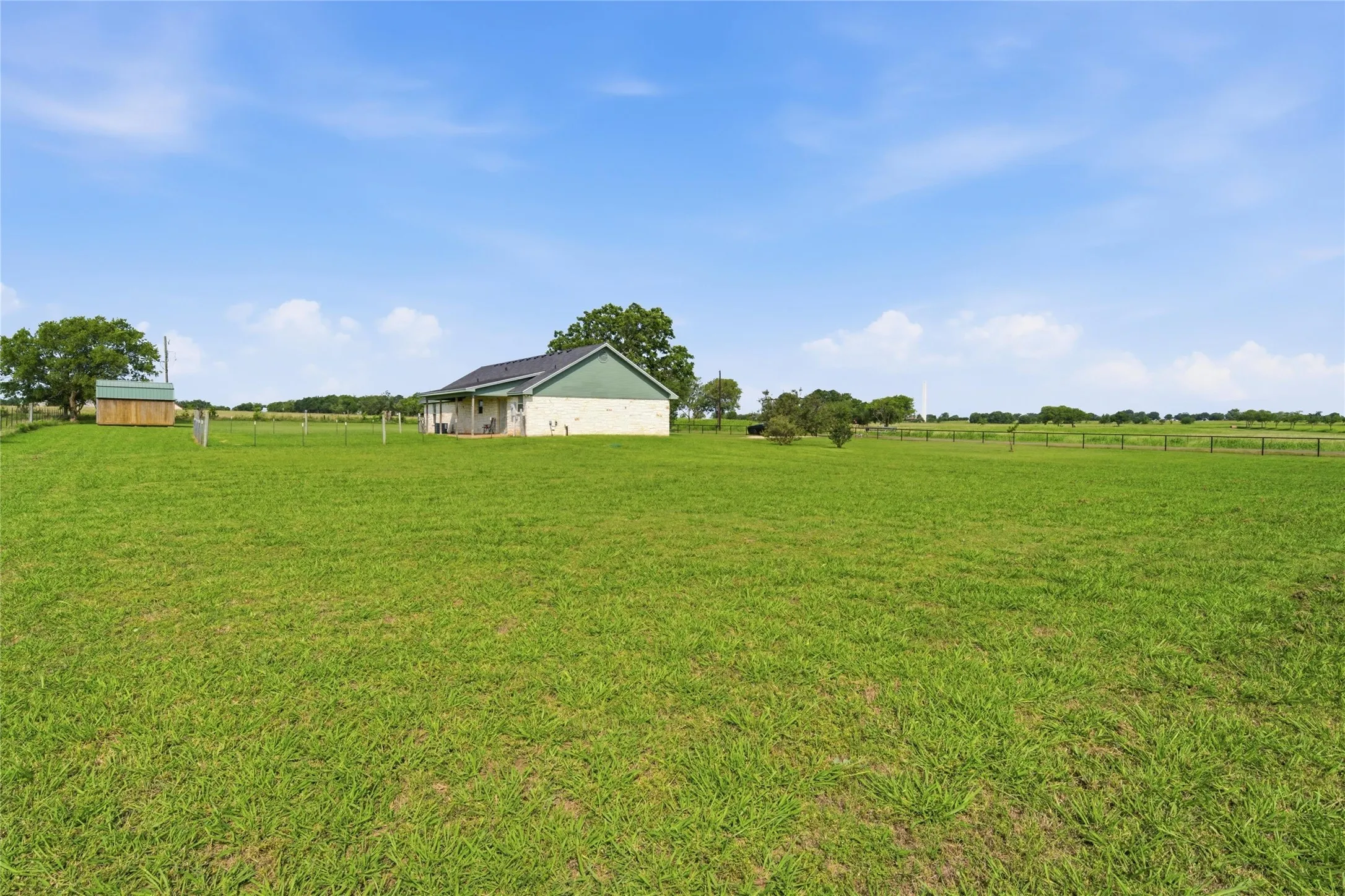 Single Family Residence For Sale in Limestone County , 1727 LCR 124, Mount Calm, Texas 76673, 4 Bedroom, 2 Bathroom, Garage spaces, 1,999 Sqft, built in 2006, mls#21309973, Real Estate Agent in Mount Calm, Homes For Sale in Limestone county, Homes For Sale in Mount Calm, Realtor in Mount Calm Texas, Real Estate Brokerage Independent Realty Texas, Luminita Cordes Realtor
