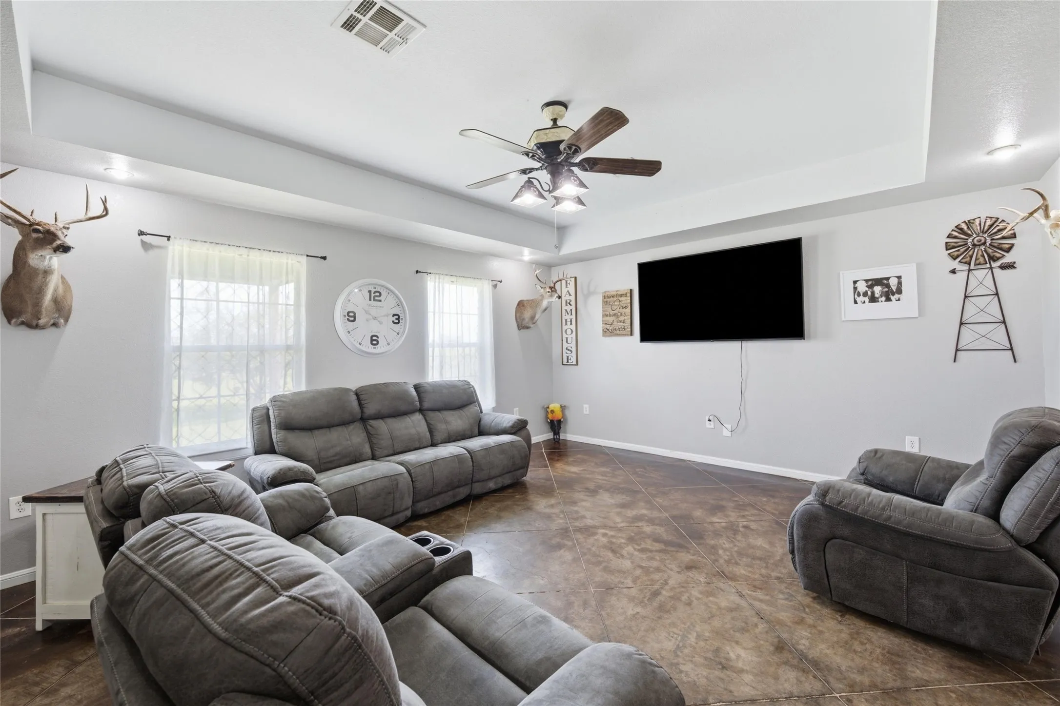 Single Family Residence For Sale in Limestone County , 1727 LCR 124, Mount Calm, Texas 76673, 4 Bedroom, 2 Bathroom, Garage spaces, 1,999 Sqft, built in 2006, mls#21309973, Real Estate Agent in Mount Calm, Homes For Sale in Limestone county, Homes For Sale in Mount Calm, Realtor in Mount Calm Texas, Real Estate Brokerage Independent Realty Texas, Luminita Cordes Realtor