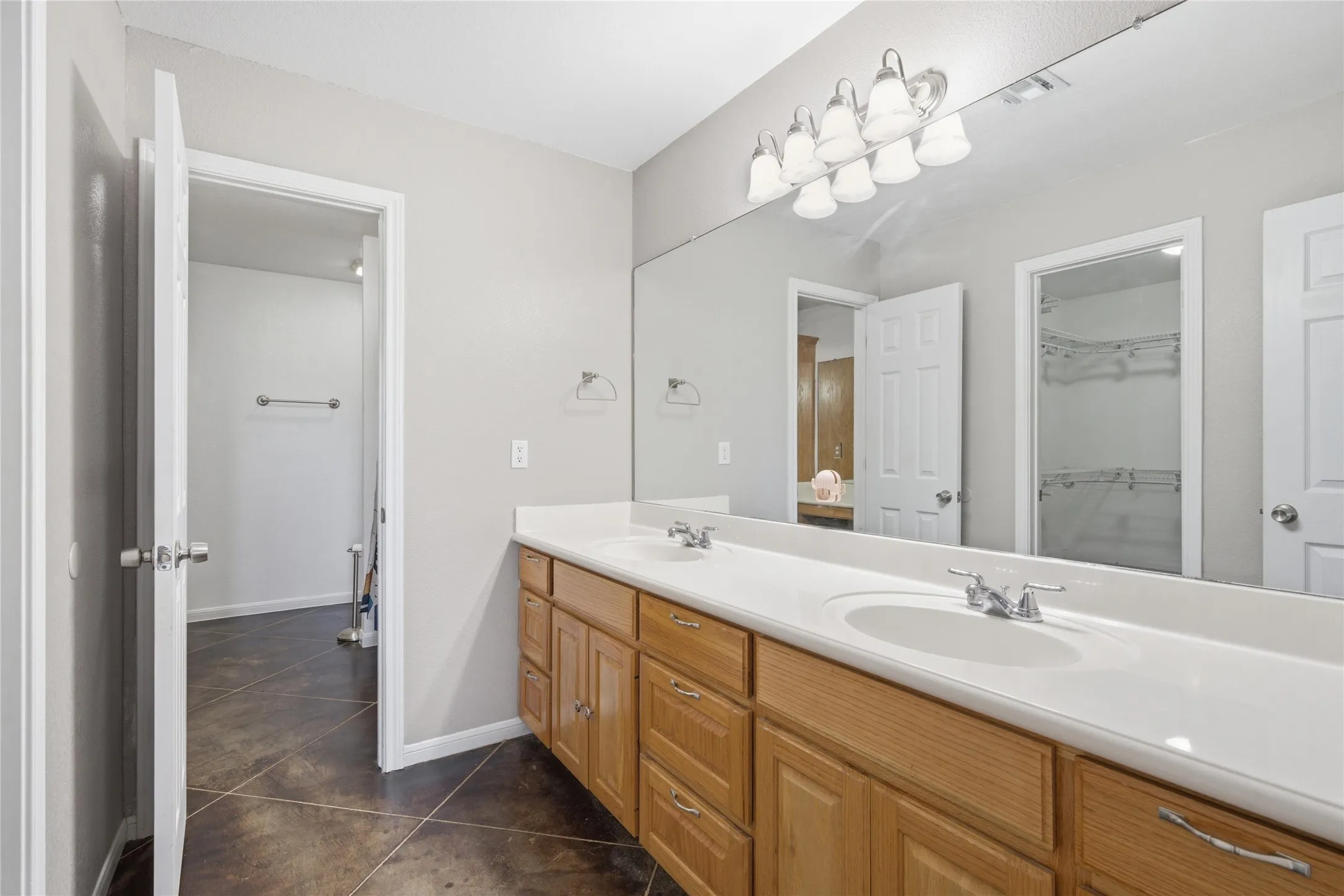 Single Family Residence For Sale in Limestone County , 1727 LCR 124, Mount Calm, Texas 76673, 4 Bedroom, 2 Bathroom, Garage spaces, 1,999 Sqft, built in 2006, mls#21309973, Real Estate Agent in Mount Calm, Homes For Sale in Limestone county, Homes For Sale in Mount Calm, Realtor in Mount Calm Texas, Real Estate Brokerage Independent Realty Texas, Luminita Cordes Realtor