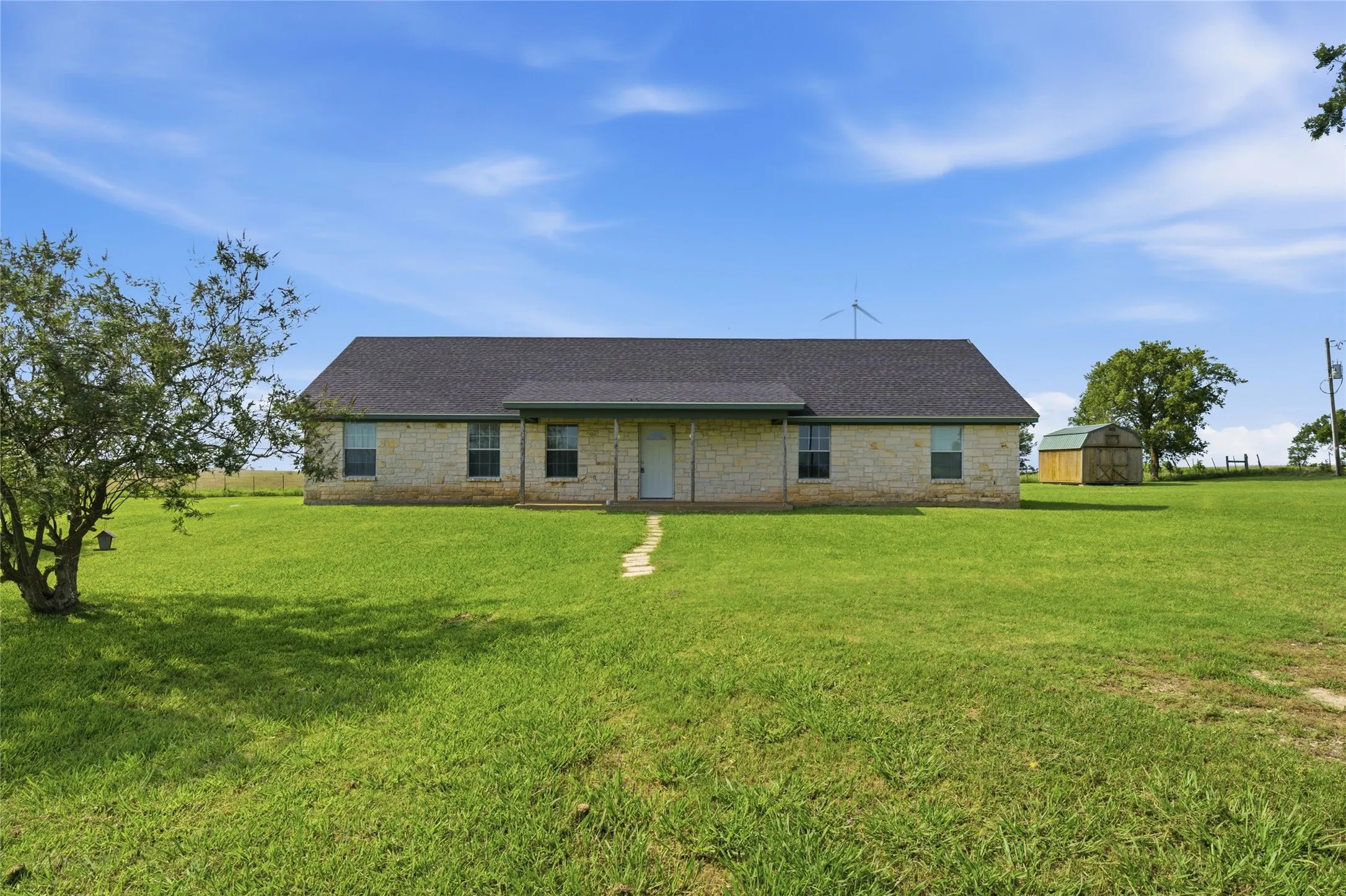Single Family Residence For Sale in Limestone County , 1727 LCR 124, Mount Calm, Texas 76673, 4 Bedroom, 2 Bathroom, Garage spaces, 1,999 Sqft, built in 2006, mls#21309973, Real Estate Agent in Mount Calm, Homes For Sale in Limestone county, Homes For Sale in Mount Calm, Realtor in Mount Calm Texas, Real Estate Brokerage Independent Realty Texas, Luminita Cordes Realtor