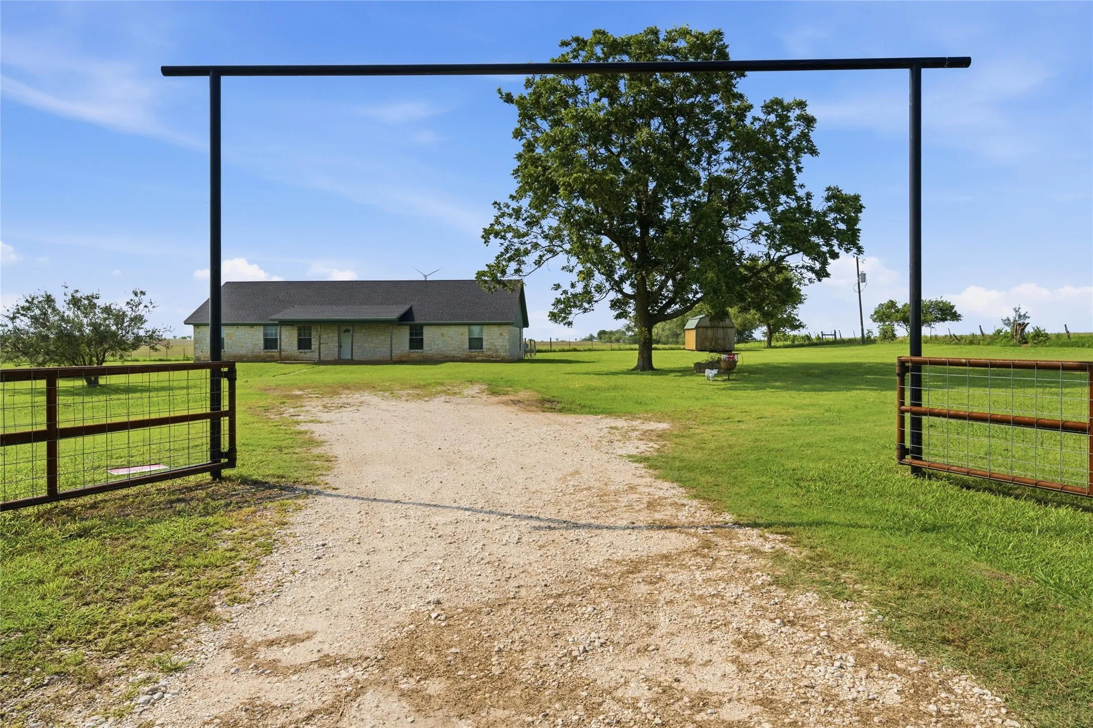 Single Family Residence For Sale in Limestone County , 1727 LCR 124, Mount Calm, Texas 76673, 4 Bedroom, 2 Bathroom, Garage spaces, 1,999 Sqft, built in 2006, mls#21309973, Real Estate Agent in Mount Calm, Homes For Sale in Limestone county, Homes For Sale in Mount Calm, Realtor in Mount Calm Texas, Real Estate Brokerage Independent Realty Texas, Luminita Cordes Realtor