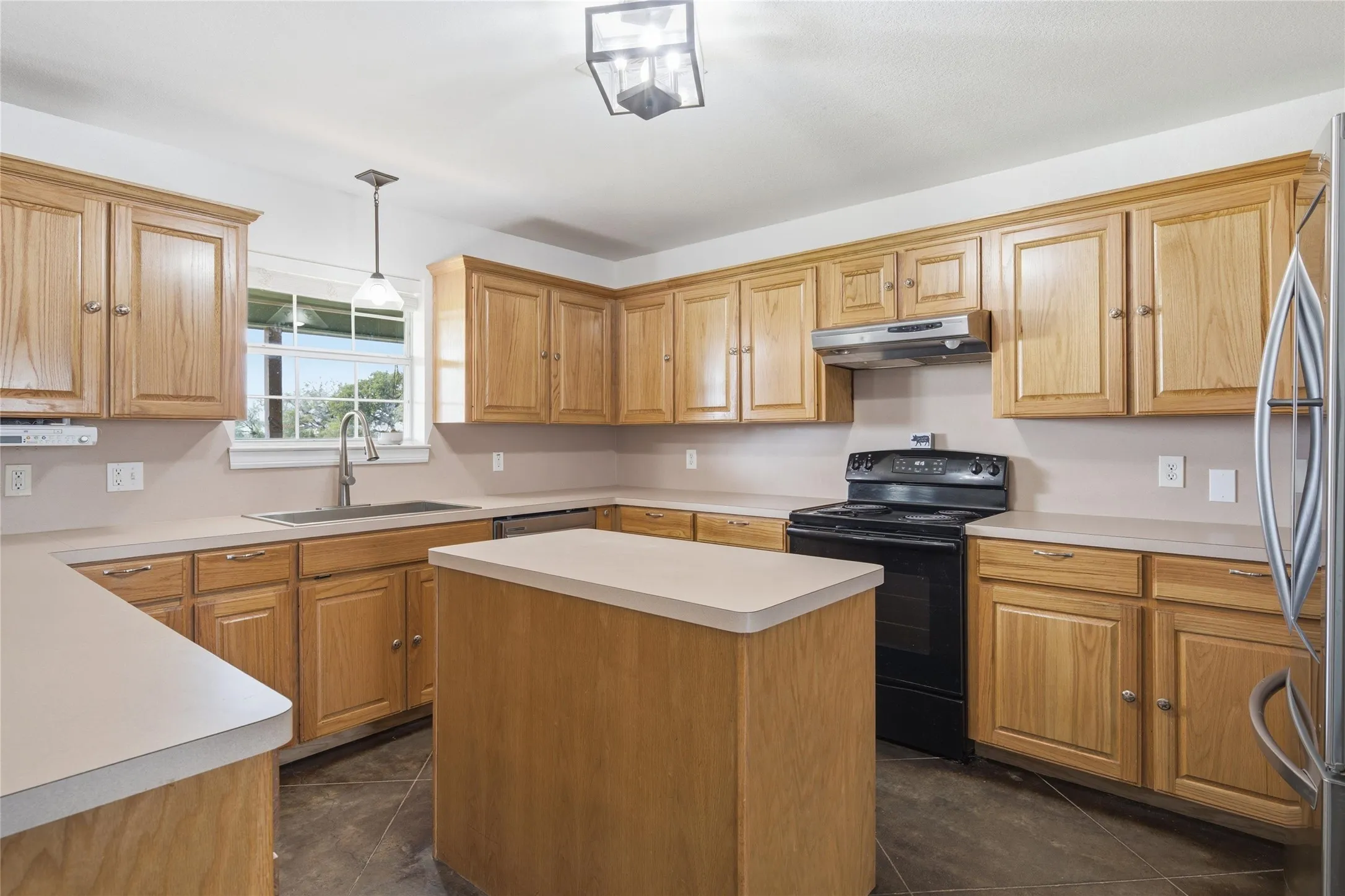 Single Family Residence For Sale in Limestone County , 1727 LCR 124, Mount Calm, Texas 76673, 4 Bedroom, 2 Bathroom, Garage spaces, 1,999 Sqft, built in 2006, mls#21309973, Real Estate Agent in Mount Calm, Homes For Sale in Limestone county, Homes For Sale in Mount Calm, Realtor in Mount Calm Texas, Real Estate Brokerage Independent Realty Texas, Luminita Cordes Realtor