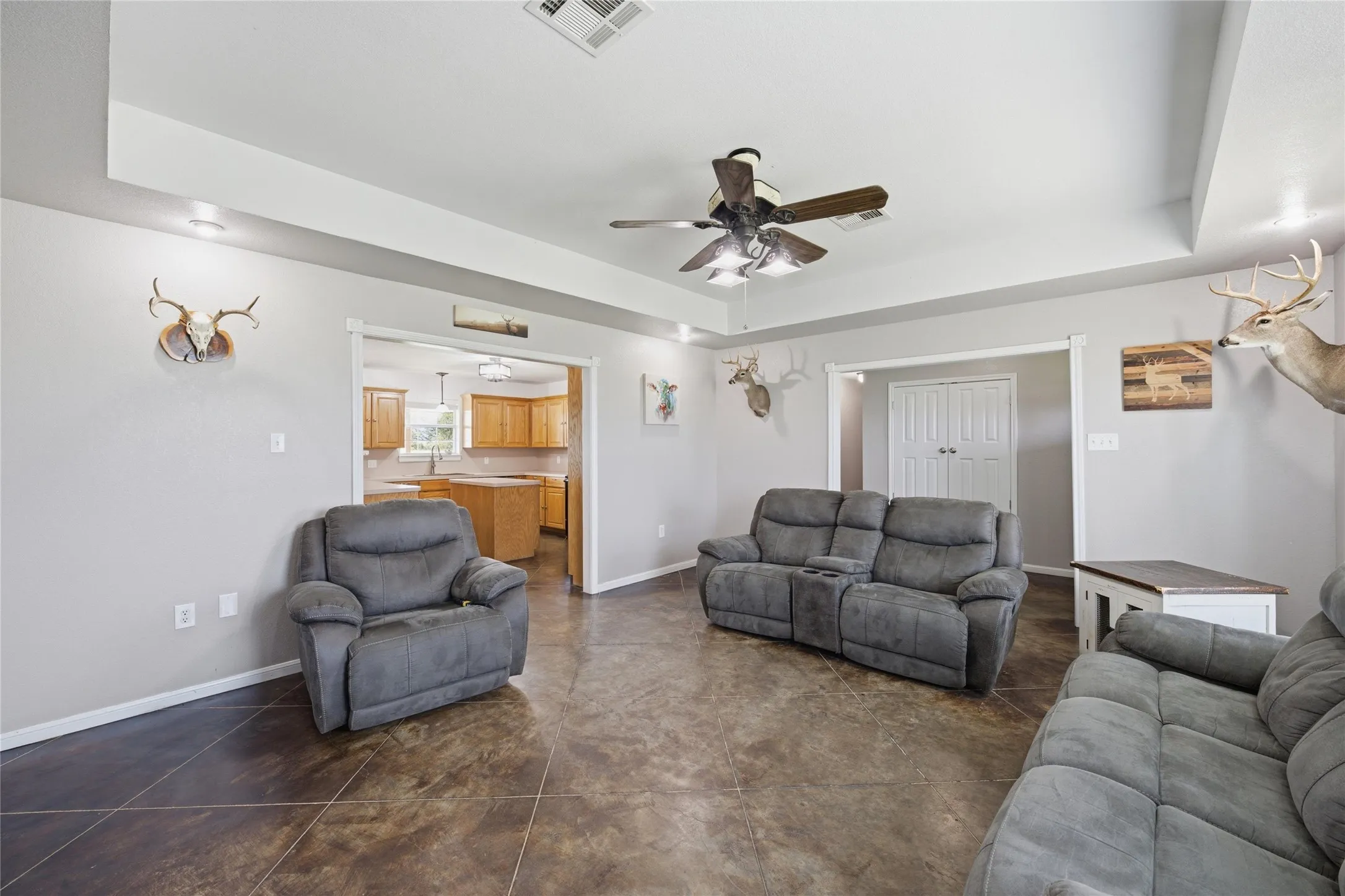 Single Family Residence For Sale in Limestone County , 1727 LCR 124, Mount Calm, Texas 76673, 4 Bedroom, 2 Bathroom, Garage spaces, 1,999 Sqft, built in 2006, mls#21309973, Real Estate Agent in Mount Calm, Homes For Sale in Limestone county, Homes For Sale in Mount Calm, Realtor in Mount Calm Texas, Real Estate Brokerage Independent Realty Texas, Luminita Cordes Realtor