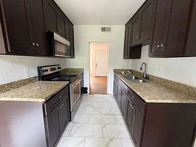 Single Family Residence For Sale in Tarrant County , 4628 Reed Street, Fort Worth, Texas 76119, 3 Bedroom, 2 Bathroom, Garage spaces, 1,147 Sqft, built in 1958, mls#21311275, Real Estate Agent in Fort Worth, Homes For Sale in Tarrant county, Homes For Sale in Fort Worth, Realtor in Fort Worth Texas, Real Estate Brokerage Independent Realty Texas, Luminita Cordes Realtor