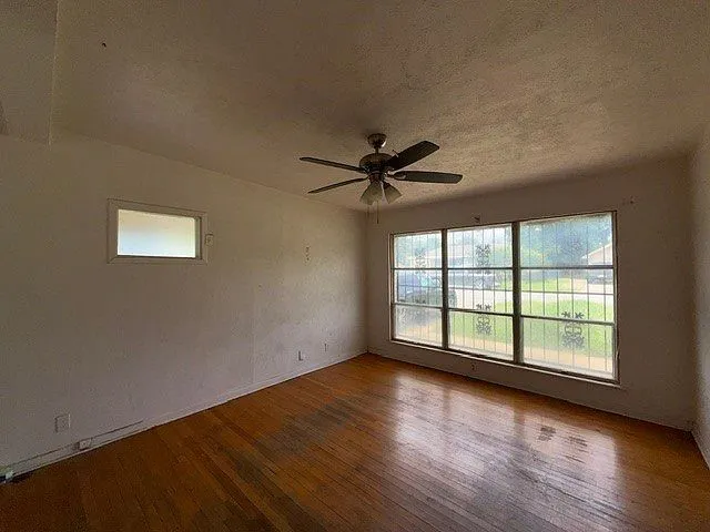 Single Family Residence For Sale in Tarrant County , 4628 Reed Street, Fort Worth, Texas 76119, 3 Bedroom, 2 Bathroom, Garage spaces, 1,147 Sqft, built in 1958, mls#21311275, Real Estate Agent in Fort Worth, Homes For Sale in Tarrant county, Homes For Sale in Fort Worth, Realtor in Fort Worth Texas, Real Estate Brokerage Independent Realty Texas, Luminita Cordes Realtor