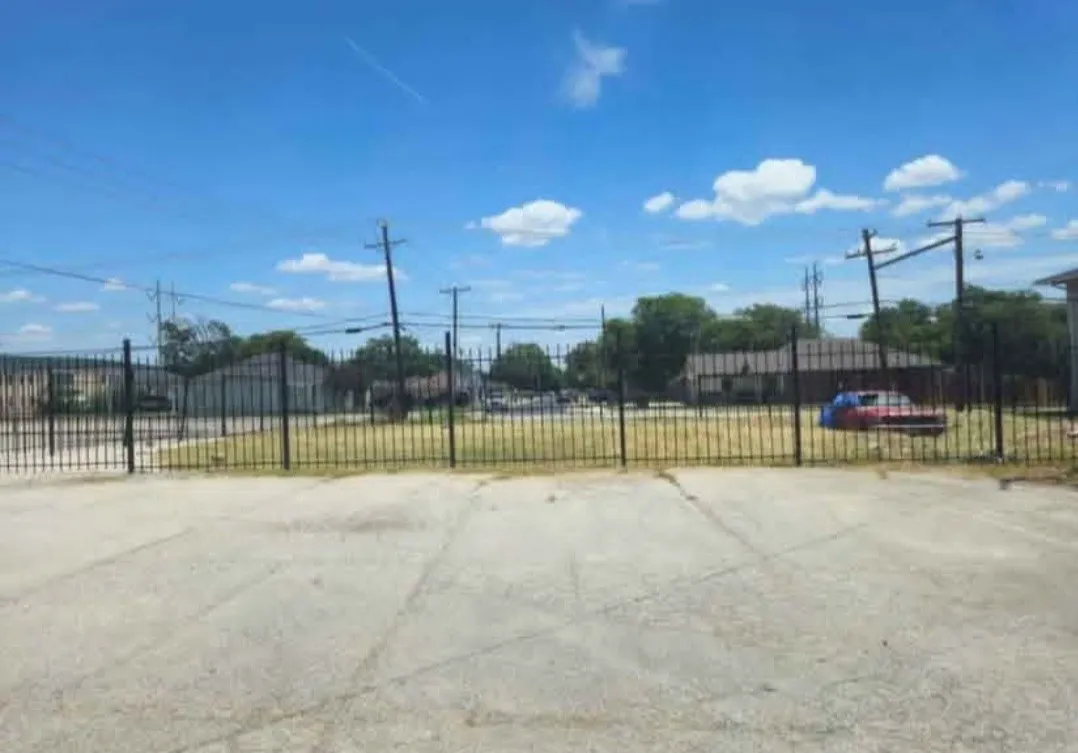 Unimproved Land For Sale in Tarrant County , 503 SW 23rd Street, Grand Prairie, Texas 75051, 0, 0, Garage spaces, 0 Sqft, built in 0, mls#21311210, Real Estate Agent in Grand Prairie, Homes For Sale in Tarrant county, Homes For Sale in Grand Prairie, Realtor in Grand Prairie Texas, Real Estate Brokerage Independent Realty Texas, Luminita Cordes Realtor