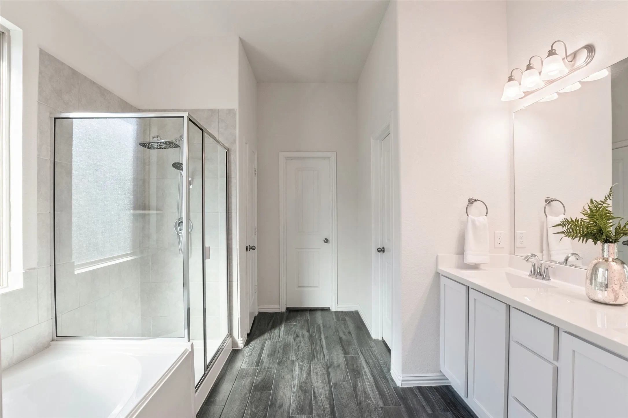 Single Family Residence For Rent in Denton County , 1413 Lake Grove Drive, Little Elm, Texas 75068, 4 Bedroom, 4 Bathroom, 2 Garage spaces, 3,007 Sqft, built in 2020, mls#21311054, Real Estate Agent in Little Elm, Homes For Rent in Denton county, Homes For Rent in Little Elm, Realtor in Little Elm Texas, Real Estate Brokerage Independent Realty Texas, Luminita Cordes Realtor