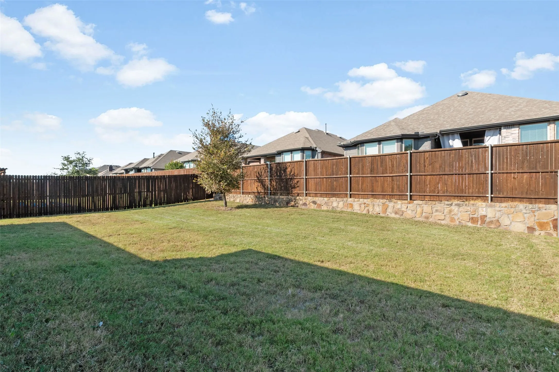 Single Family Residence For Rent in Denton County , 1413 Lake Grove Drive, Little Elm, Texas 75068, 4 Bedroom, 4 Bathroom, 2 Garage spaces, 3,007 Sqft, built in 2020, mls#21311054, Real Estate Agent in Little Elm, Homes For Rent in Denton county, Homes For Rent in Little Elm, Realtor in Little Elm Texas, Real Estate Brokerage Independent Realty Texas, Luminita Cordes Realtor