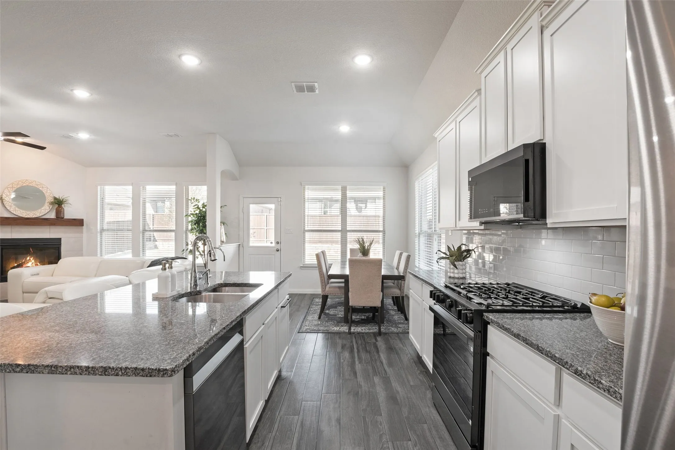 Single Family Residence For Rent in Denton County , 1413 Lake Grove Drive, Little Elm, Texas 75068, 4 Bedroom, 4 Bathroom, 2 Garage spaces, 3,007 Sqft, built in 2020, mls#21311054, Real Estate Agent in Little Elm, Homes For Rent in Denton county, Homes For Rent in Little Elm, Realtor in Little Elm Texas, Real Estate Brokerage Independent Realty Texas, Luminita Cordes Realtor