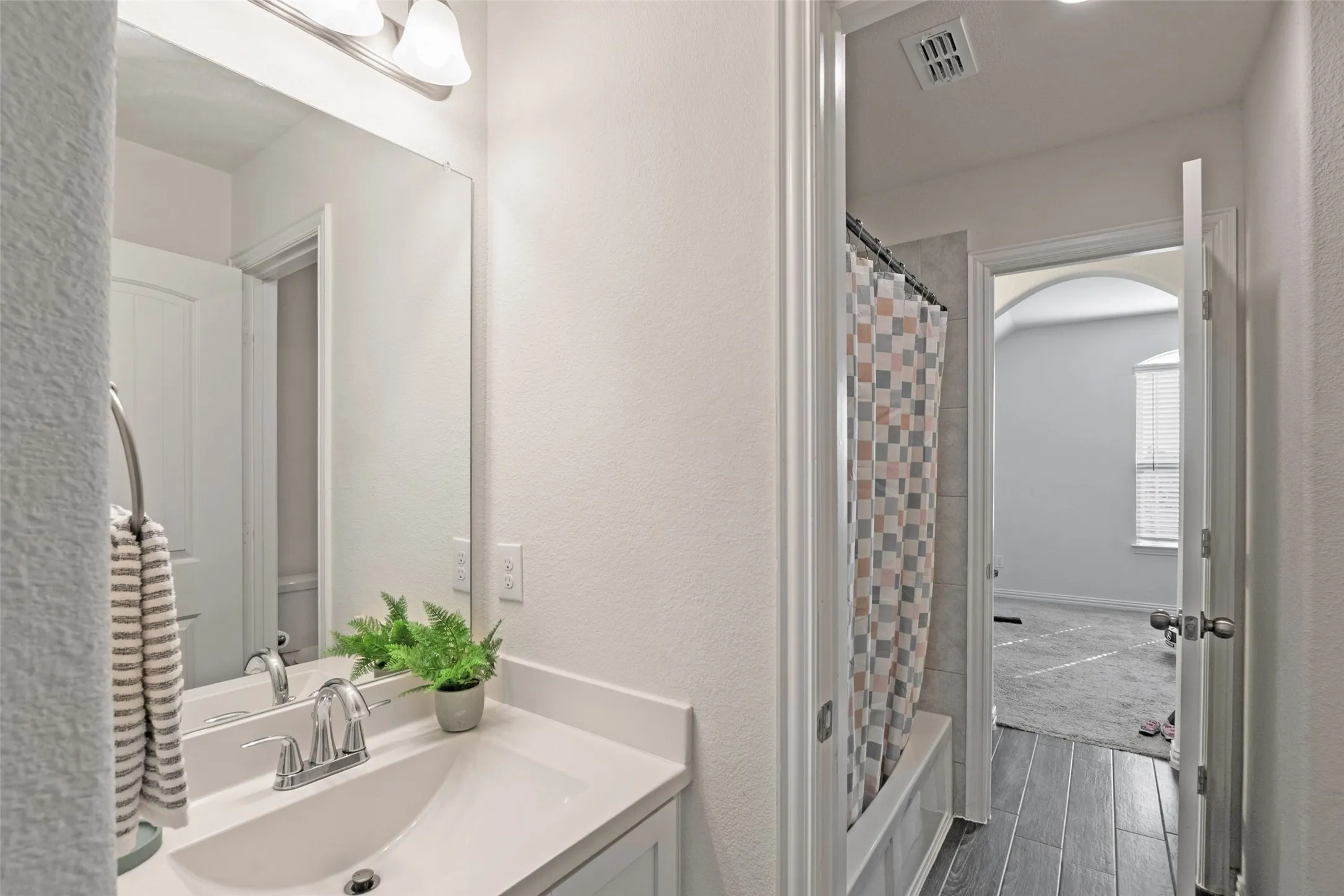 Single Family Residence For Rent in Denton County , 1413 Lake Grove Drive, Little Elm, Texas 75068, 4 Bedroom, 4 Bathroom, 2 Garage spaces, 3,007 Sqft, built in 2020, mls#21311054, Real Estate Agent in Little Elm, Homes For Rent in Denton county, Homes For Rent in Little Elm, Realtor in Little Elm Texas, Real Estate Brokerage Independent Realty Texas, Luminita Cordes Realtor