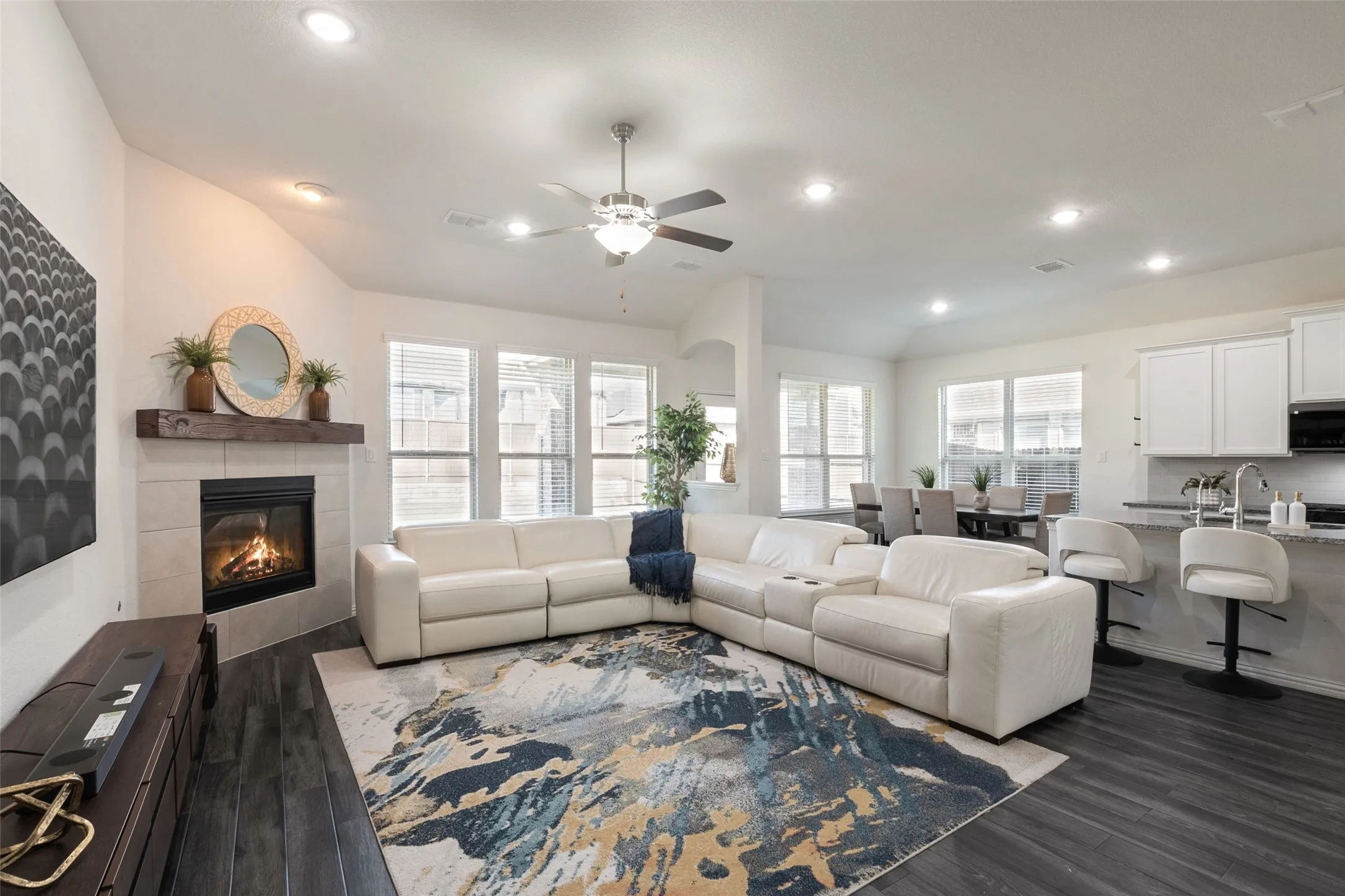 Single Family Residence For Rent in Denton County , 1413 Lake Grove Drive, Little Elm, Texas 75068, 4 Bedroom, 4 Bathroom, 2 Garage spaces, 3,007 Sqft, built in 2020, mls#21311054, Real Estate Agent in Little Elm, Homes For Rent in Denton county, Homes For Rent in Little Elm, Realtor in Little Elm Texas, Real Estate Brokerage Independent Realty Texas, Luminita Cordes Realtor