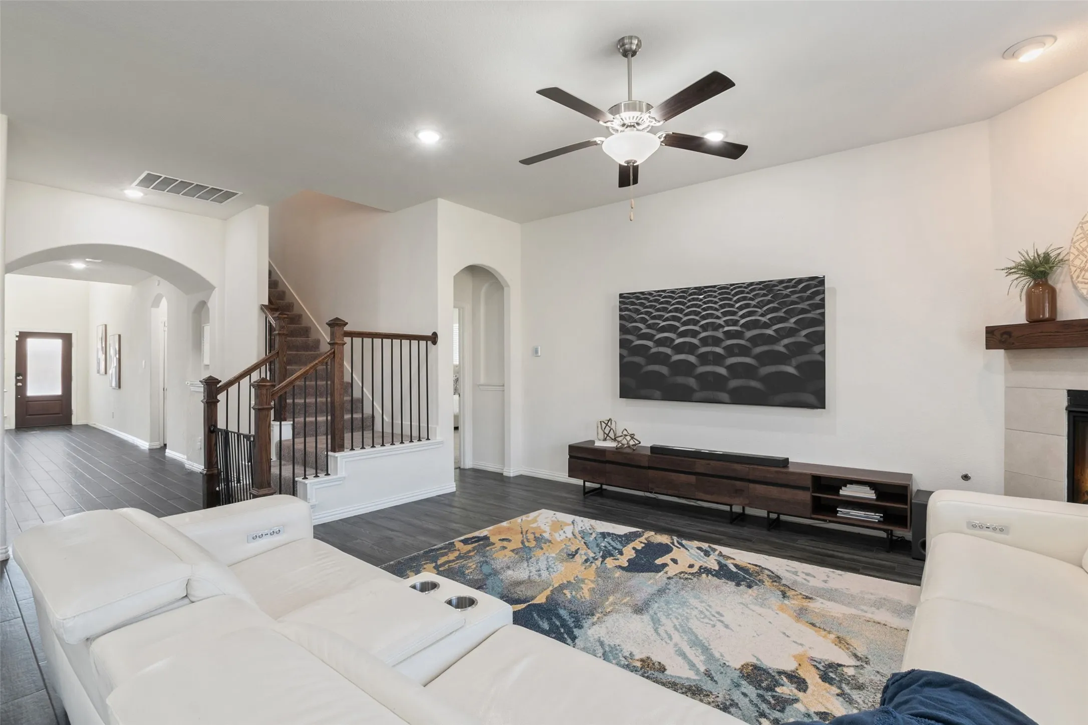 Single Family Residence For Rent in Denton County , 1413 Lake Grove Drive, Little Elm, Texas 75068, 4 Bedroom, 4 Bathroom, 2 Garage spaces, 3,007 Sqft, built in 2020, mls#21311054, Real Estate Agent in Little Elm, Homes For Rent in Denton county, Homes For Rent in Little Elm, Realtor in Little Elm Texas, Real Estate Brokerage Independent Realty Texas, Luminita Cordes Realtor