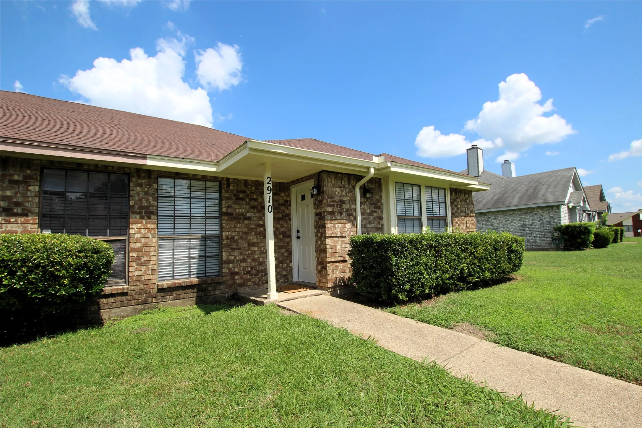 Single Family Residence For Sale in Dallas County , 2910 Tanglewood Drive, Lancaster, Texas 75134, 2 Bedroom, 2 Bathroom, 2 Garage spaces, 1,080 Sqft, built in 1986, mls#21311296, Real Estate Agent in Lancaster, Homes For Sale in Dallas county, Homes For Sale in Lancaster, Realtor in Lancaster Texas, Real Estate Brokerage Independent Realty Texas, Luminita Cordes Realtor