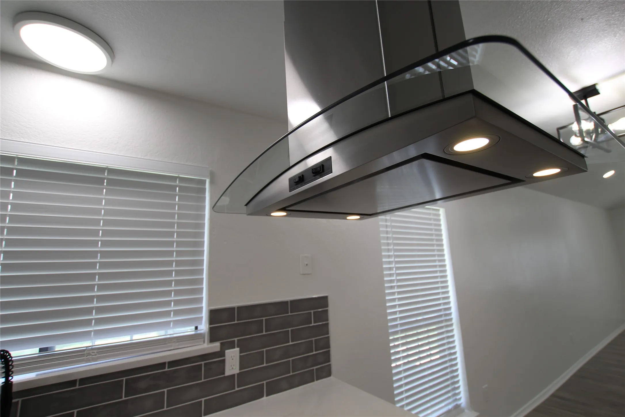 Single Family Residence For Sale in Dallas County , 2910 Tanglewood Drive, Lancaster, Texas 75134, 2 Bedroom, 2 Bathroom, 2 Garage spaces, 1,080 Sqft, built in 1986, mls#21311296, Real Estate Agent in Lancaster, Homes For Sale in Dallas county, Homes For Sale in Lancaster, Realtor in Lancaster Texas, Real Estate Brokerage Independent Realty Texas, Luminita Cordes Realtor