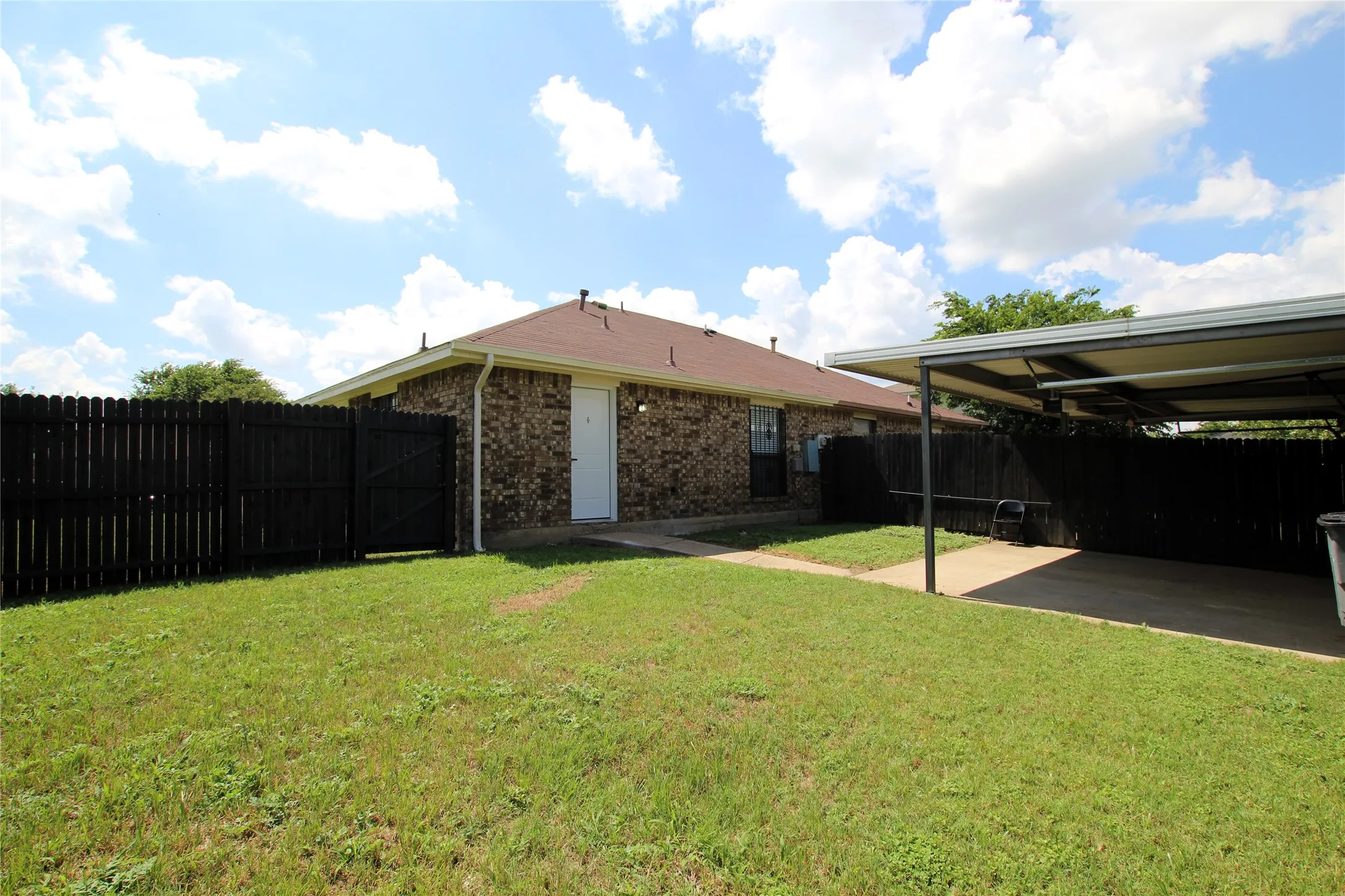 Single Family Residence For Sale in Dallas County , 2910 Tanglewood Drive, Lancaster, Texas 75134, 2 Bedroom, 2 Bathroom, 2 Garage spaces, 1,080 Sqft, built in 1986, mls#21311296, Real Estate Agent in Lancaster, Homes For Sale in Dallas county, Homes For Sale in Lancaster, Realtor in Lancaster Texas, Real Estate Brokerage Independent Realty Texas, Luminita Cordes Realtor