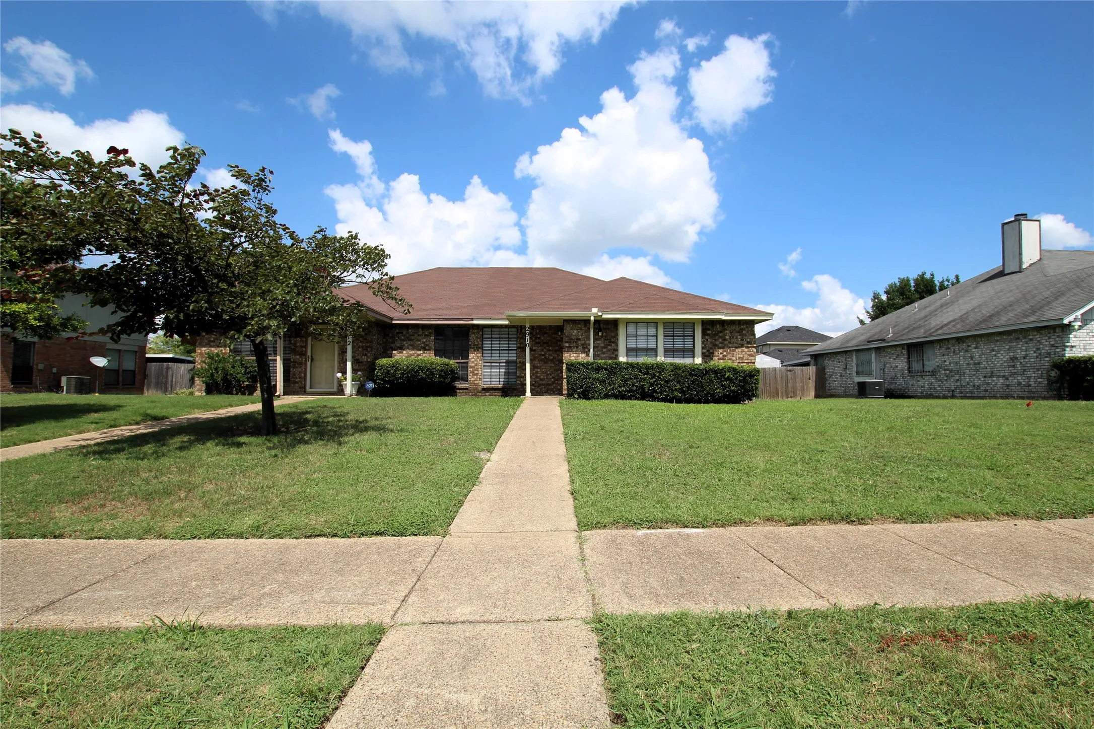 Single Family Residence For Sale in Dallas County , 2910 Tanglewood Drive, Lancaster, Texas 75134, 2 Bedroom, 2 Bathroom, 2 Garage spaces, 1,080 Sqft, built in 1986, mls#21311296, Real Estate Agent in Lancaster, Homes For Sale in Dallas county, Homes For Sale in Lancaster, Realtor in Lancaster Texas, Real Estate Brokerage Independent Realty Texas, Luminita Cordes Realtor