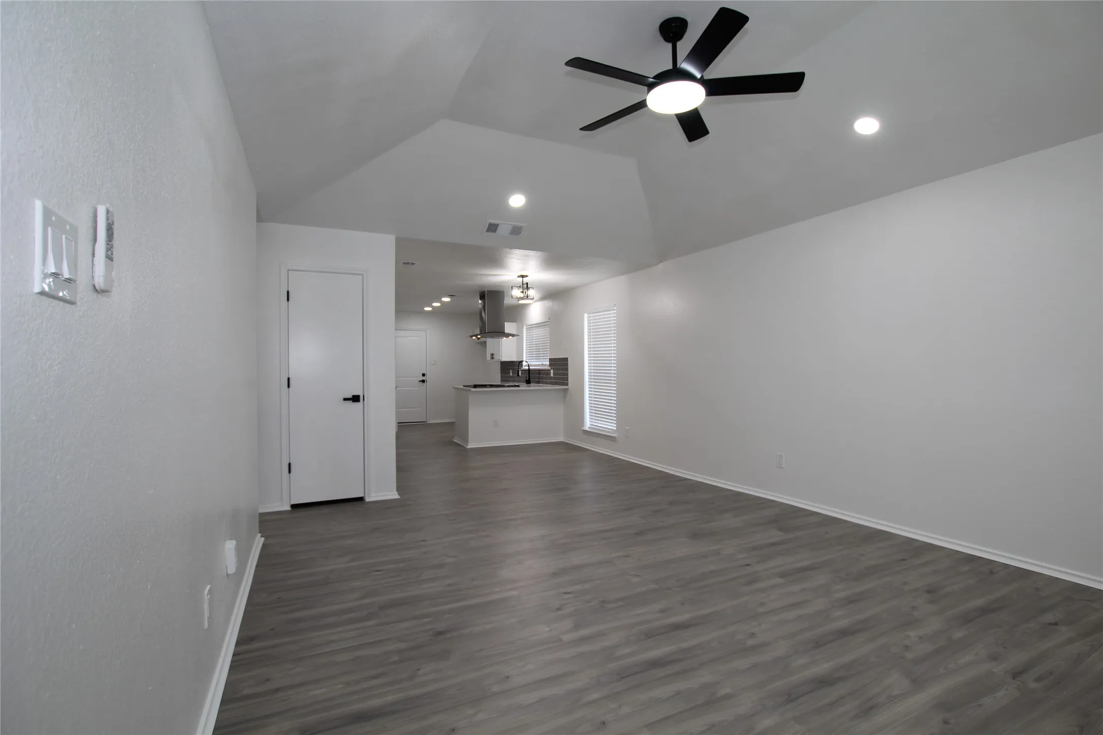Single Family Residence For Sale in Dallas County , 2910 Tanglewood Drive, Lancaster, Texas 75134, 2 Bedroom, 2 Bathroom, 2 Garage spaces, 1,080 Sqft, built in 1986, mls#21311296, Real Estate Agent in Lancaster, Homes For Sale in Dallas county, Homes For Sale in Lancaster, Realtor in Lancaster Texas, Real Estate Brokerage Independent Realty Texas, Luminita Cordes Realtor